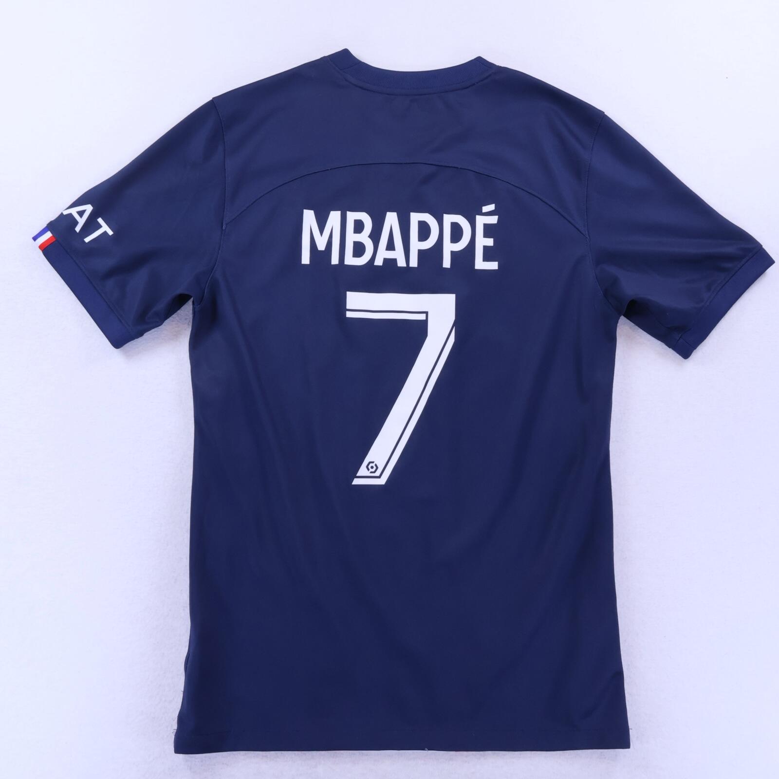 Paris Saint-Germain F.C Mbappé #7 2022/23 Home Shirt - S