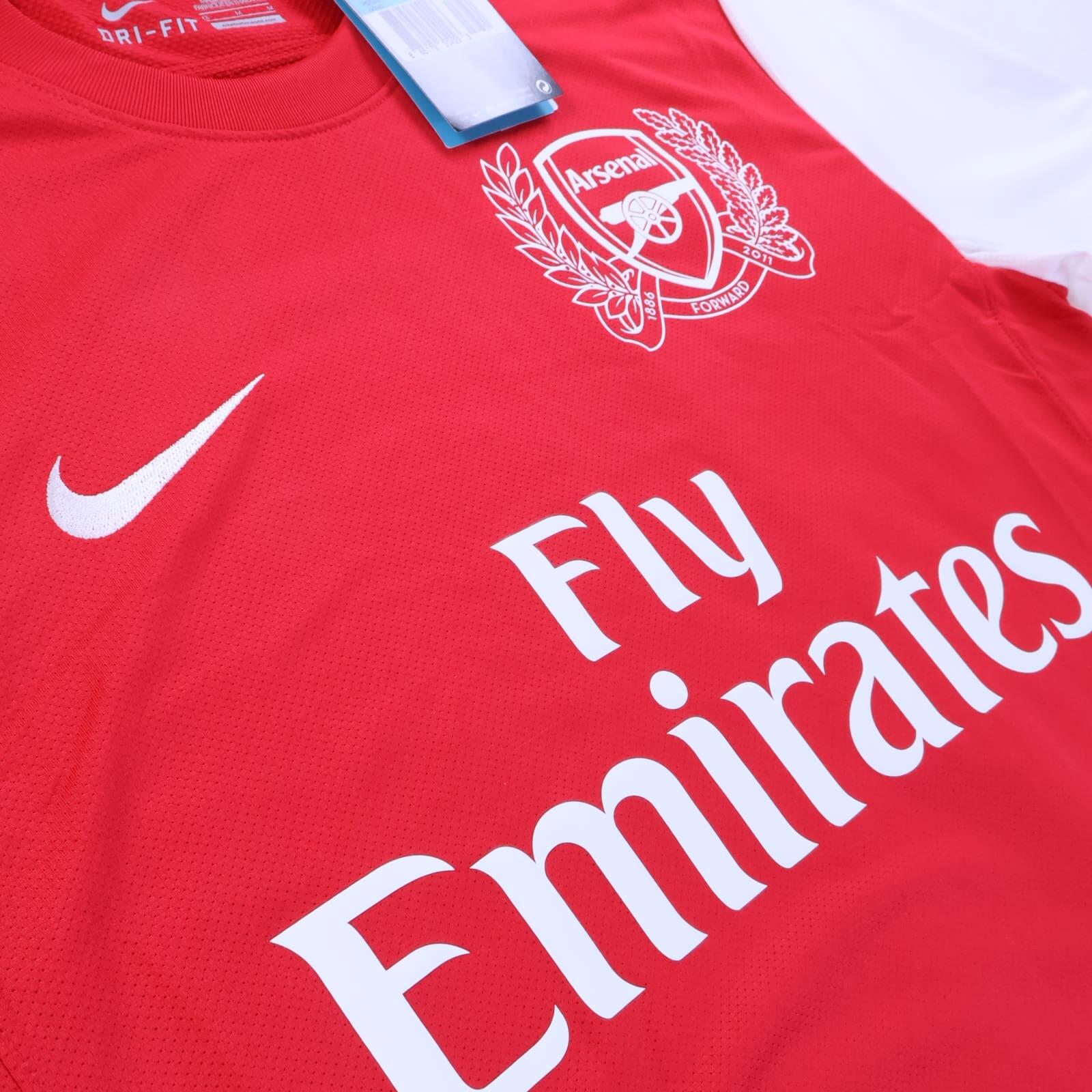 *NWT* Arsenal V. Persie #10 2011/12 Home Shirt - M
