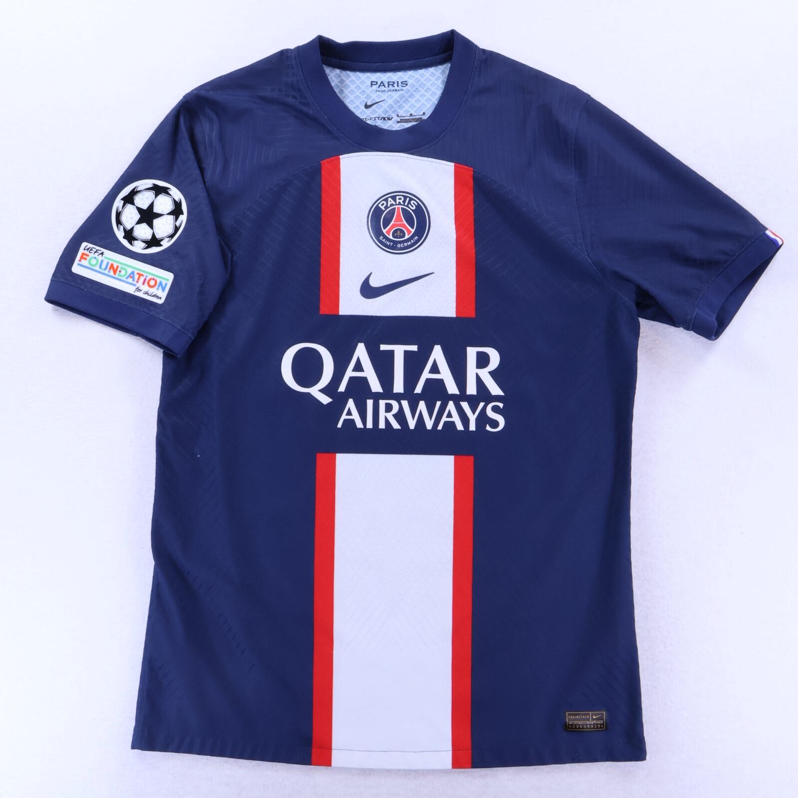 Paris Saint-Germain F.C Mbappé #7 2022/23 Home Shirt - M