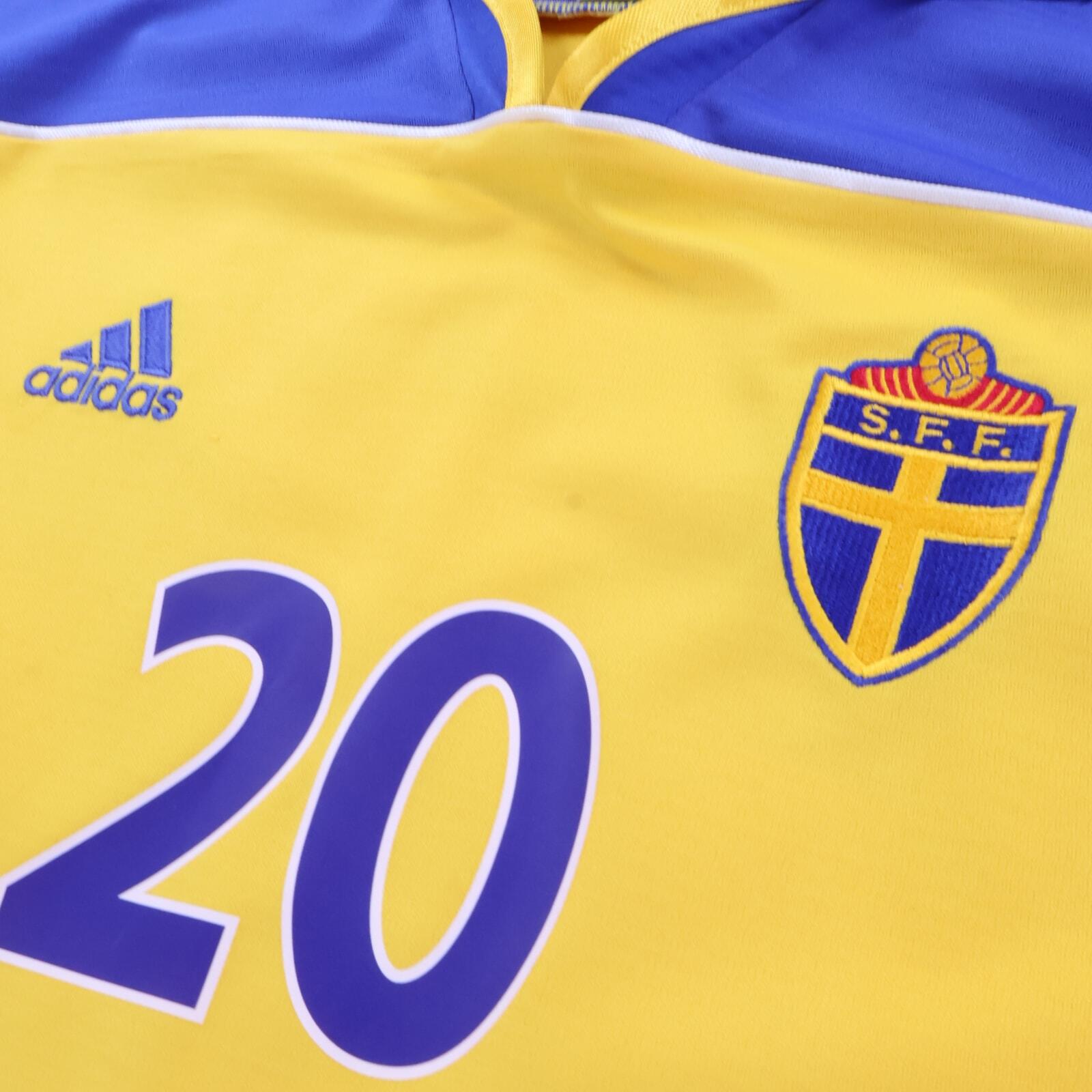 Sweden Larsson #20 2000/02 Home Shirt - L
