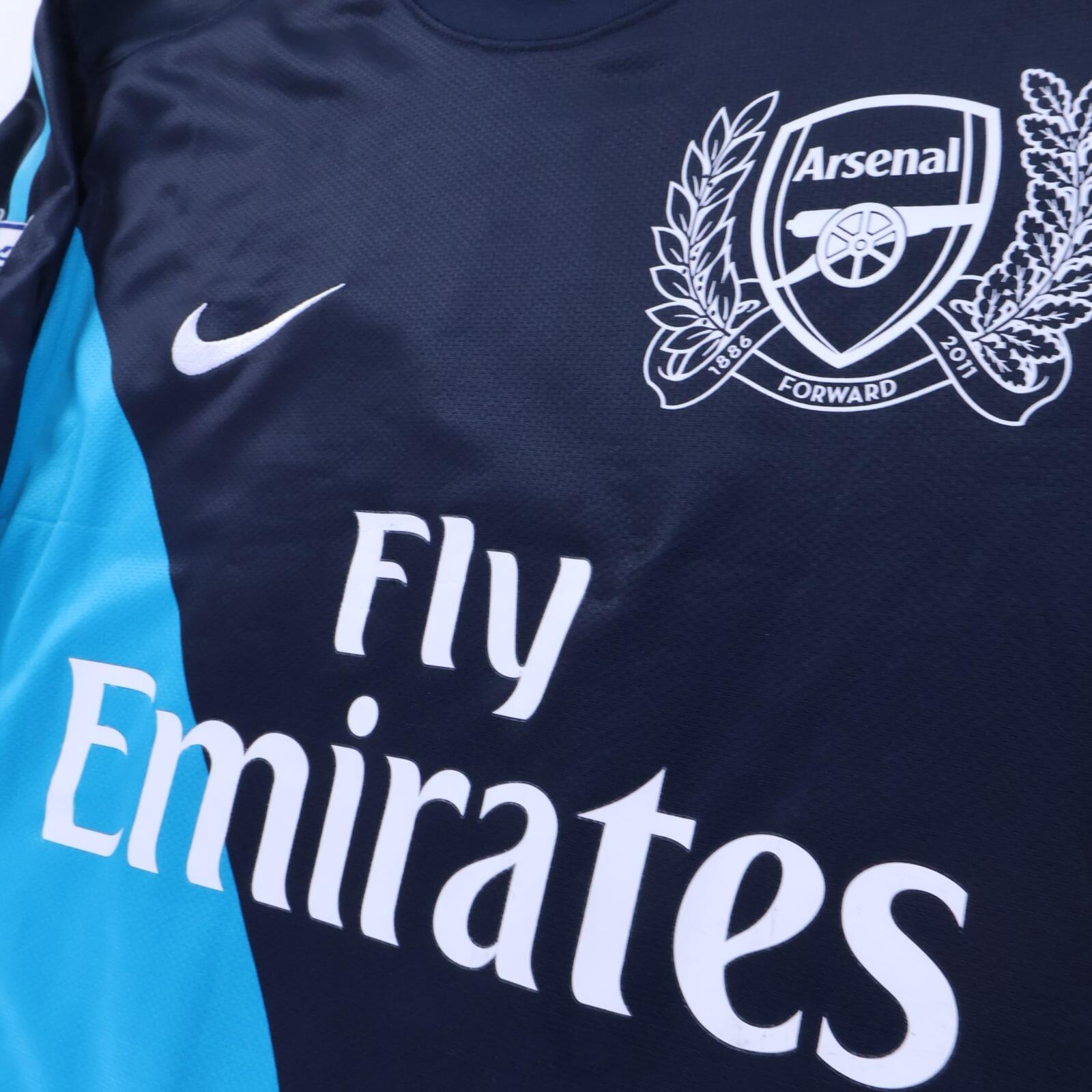 Arsenal V. Persie #10 2011/12 Away Shirt - M