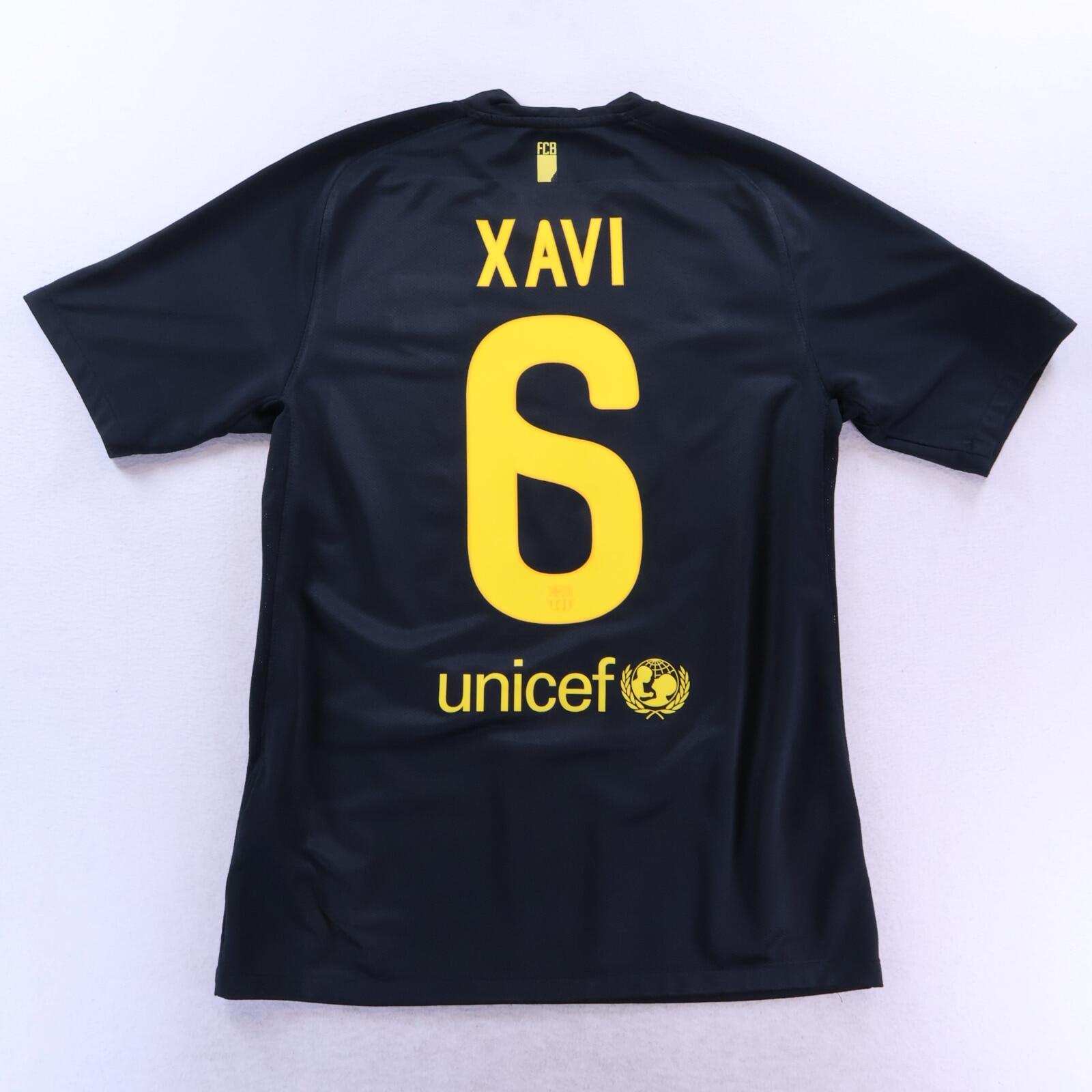 Barcelona Xavi #6 2011/12 Away Shirt - M
