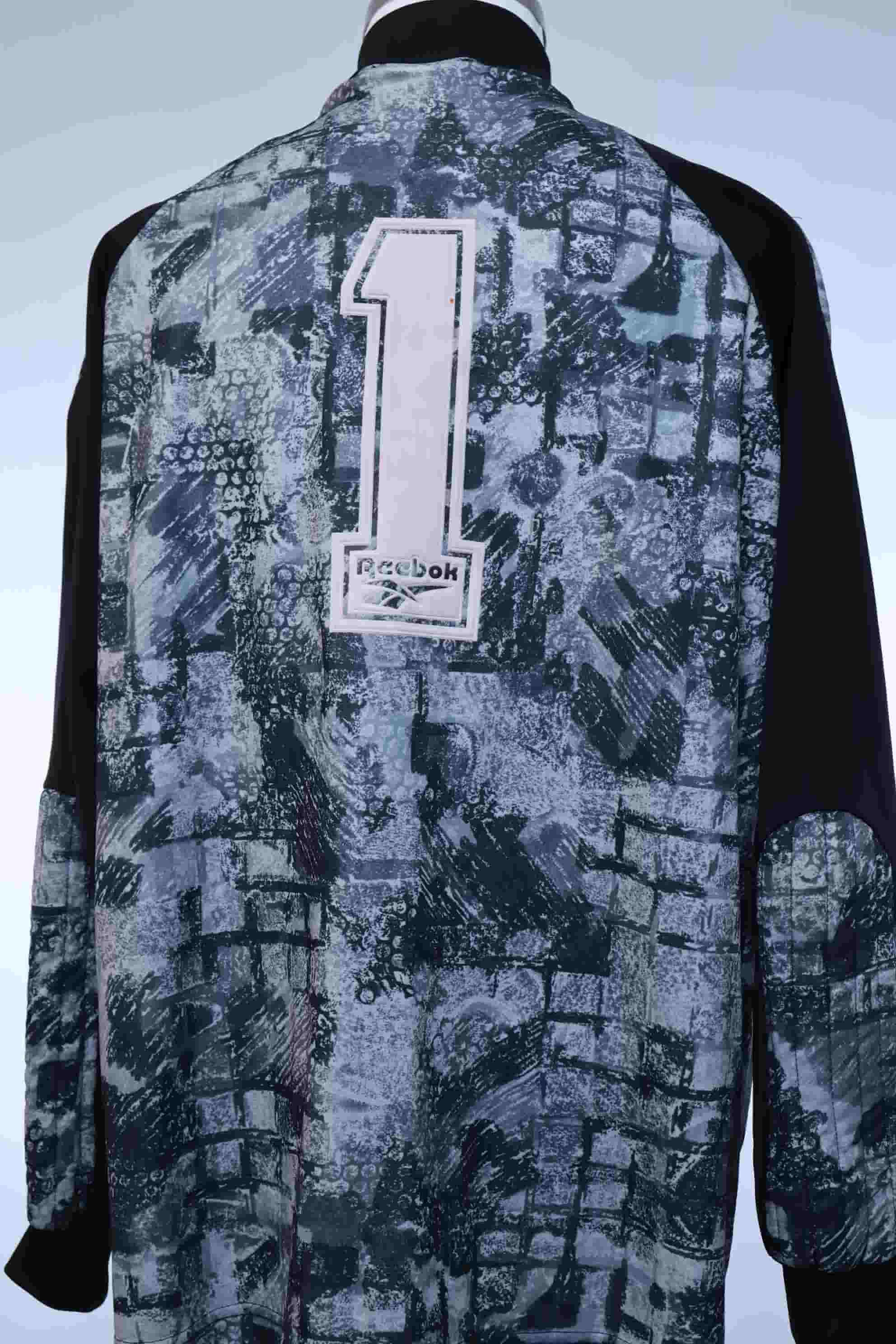 Aston Villa 1995/96 Goalkeeper Shirt - XL- BACK