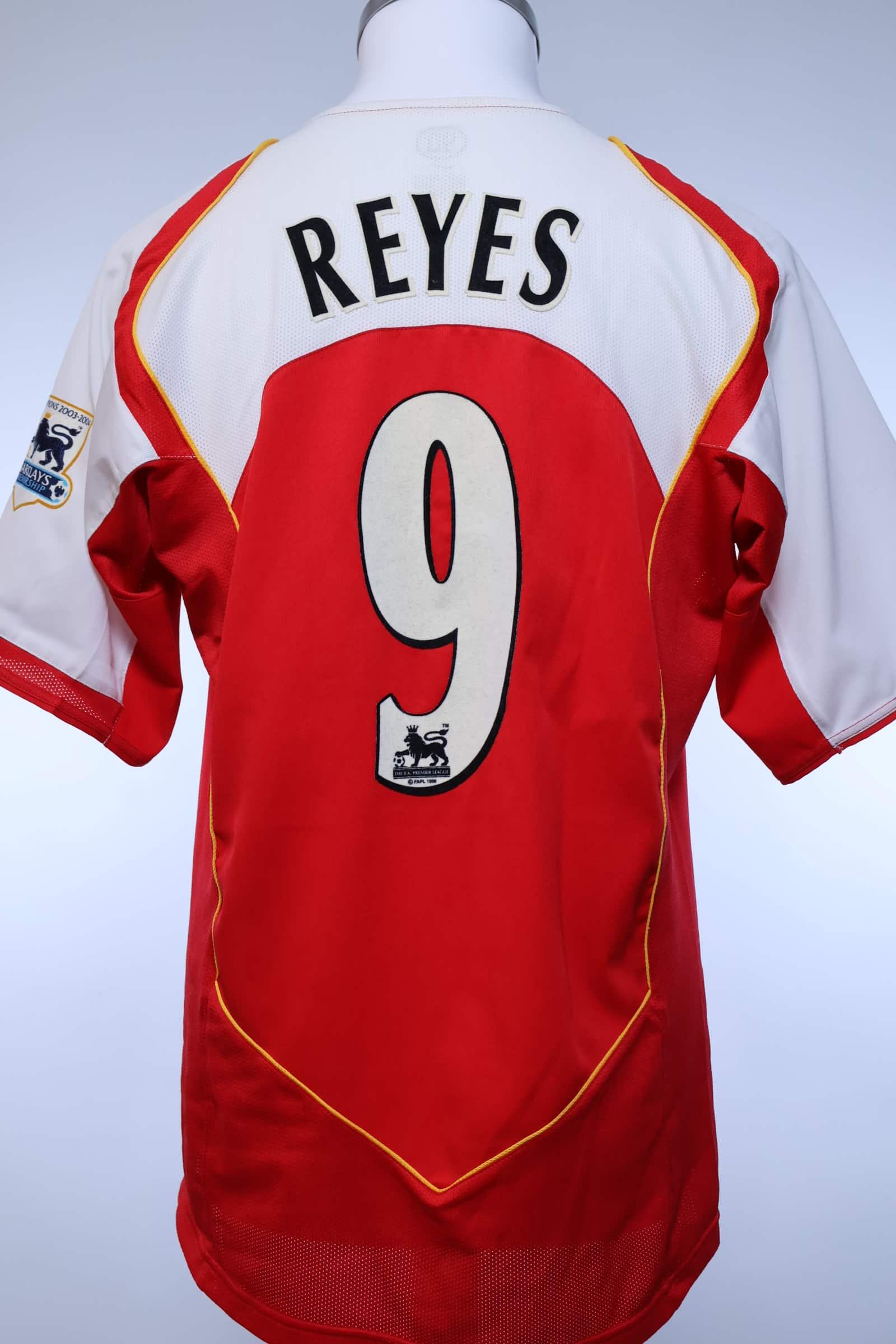 Arsenal Reyes #9 2004/05 Home Shirt - M- FRONT