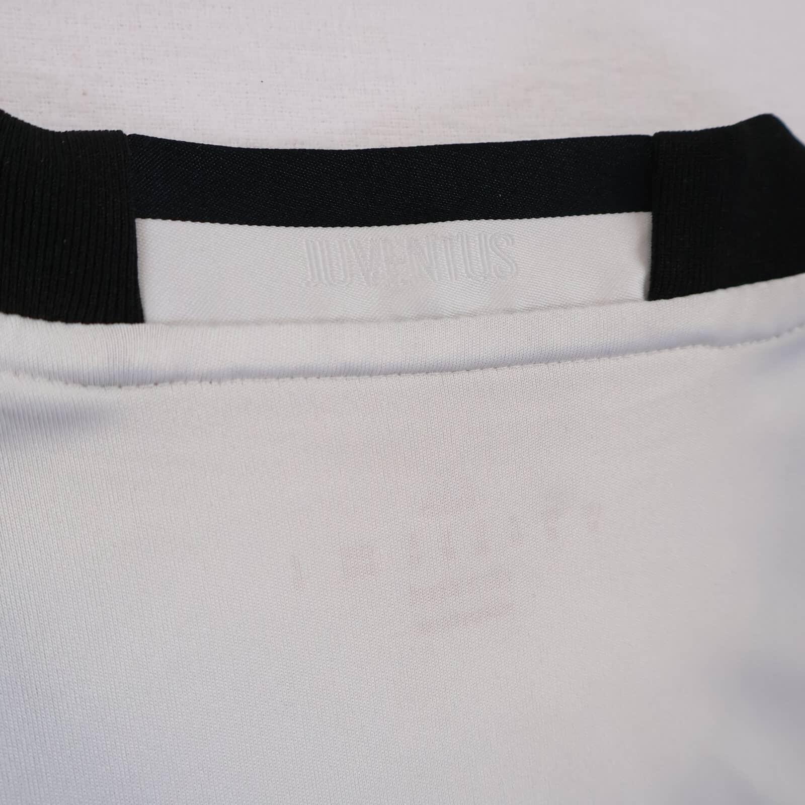 Juventus 2016/17 Home Shirt - M