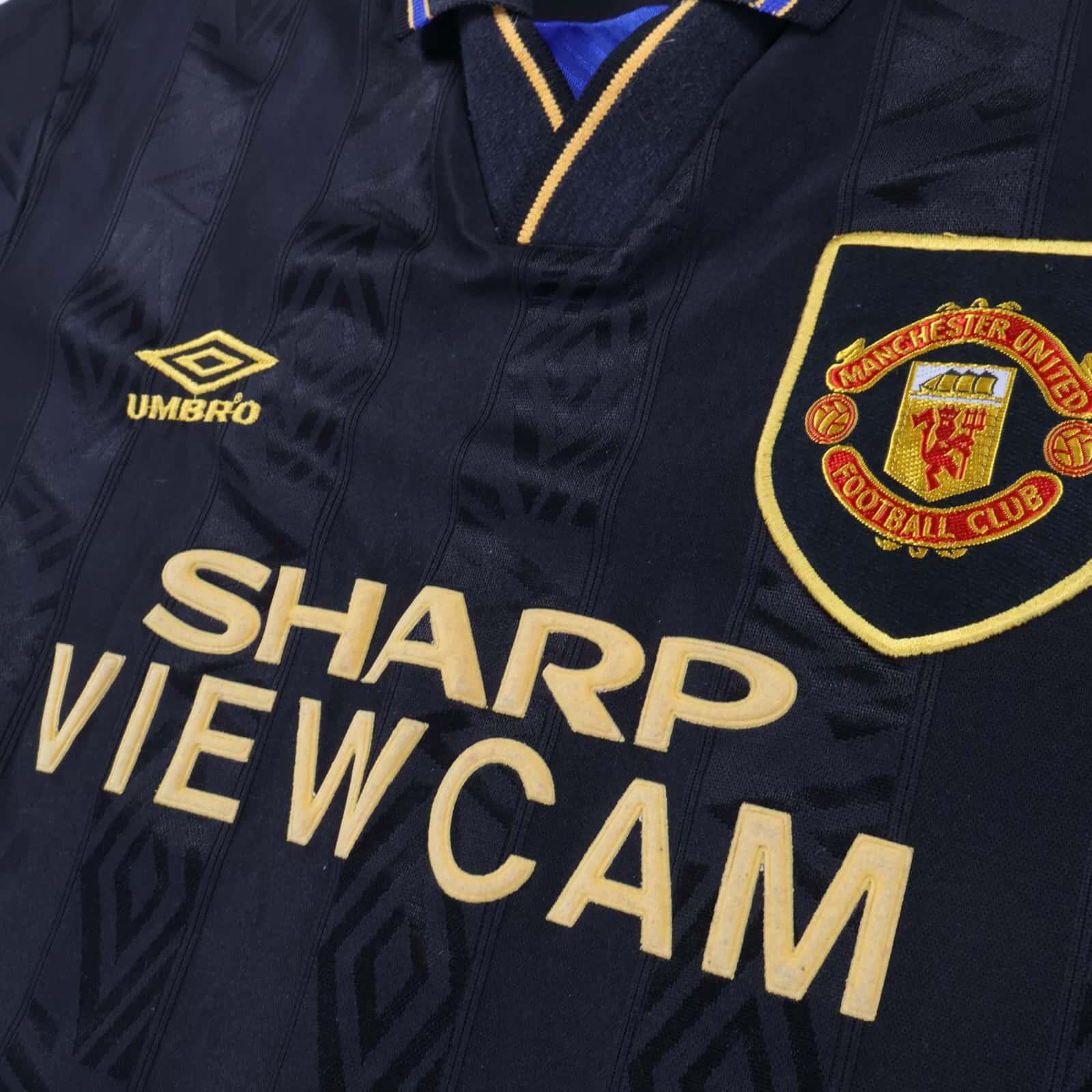 Manchester United Hughes #10 1993/95 Away Shirt - L