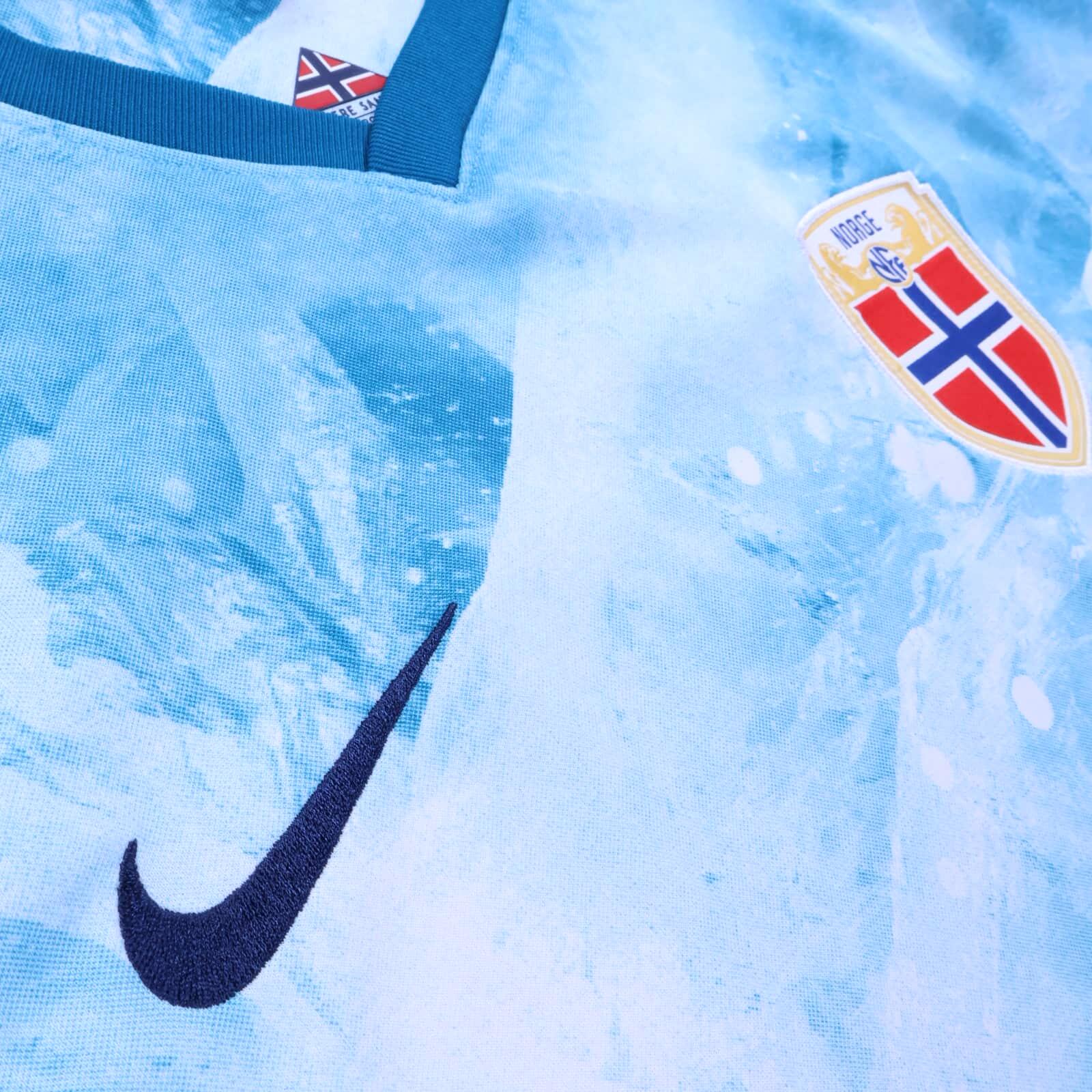 Norway 2020/22 Away Shirt - M