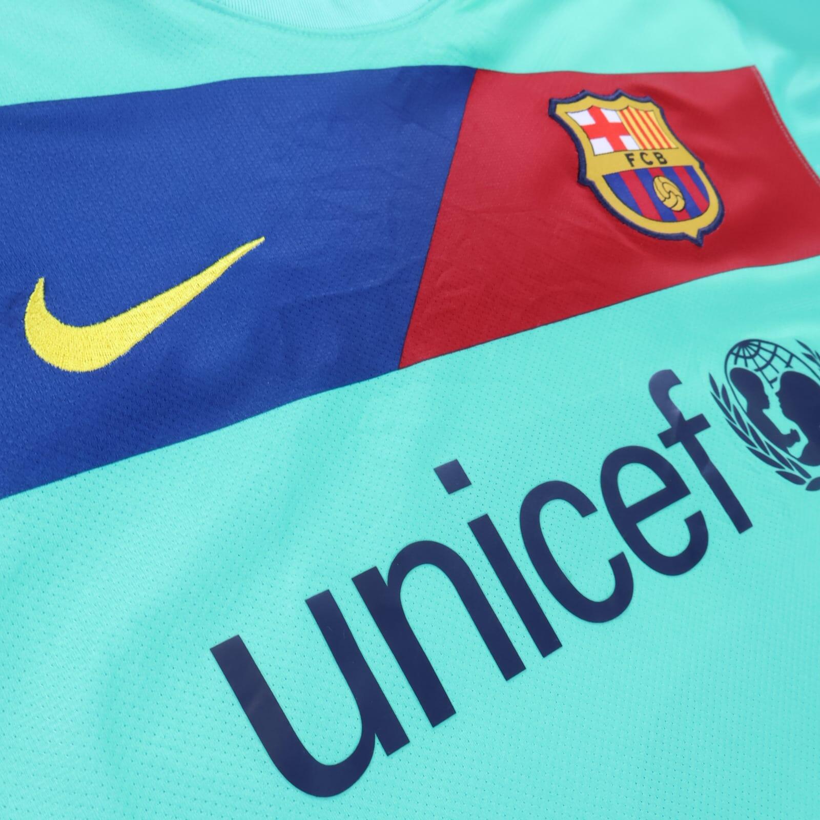 Barcelona Xavi #6 2010/11 Away Shirt - L