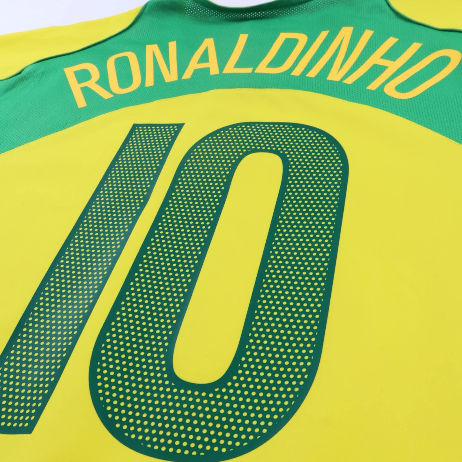 Brazil Ronaldinho #10 2004/06 Home Shirt - XL