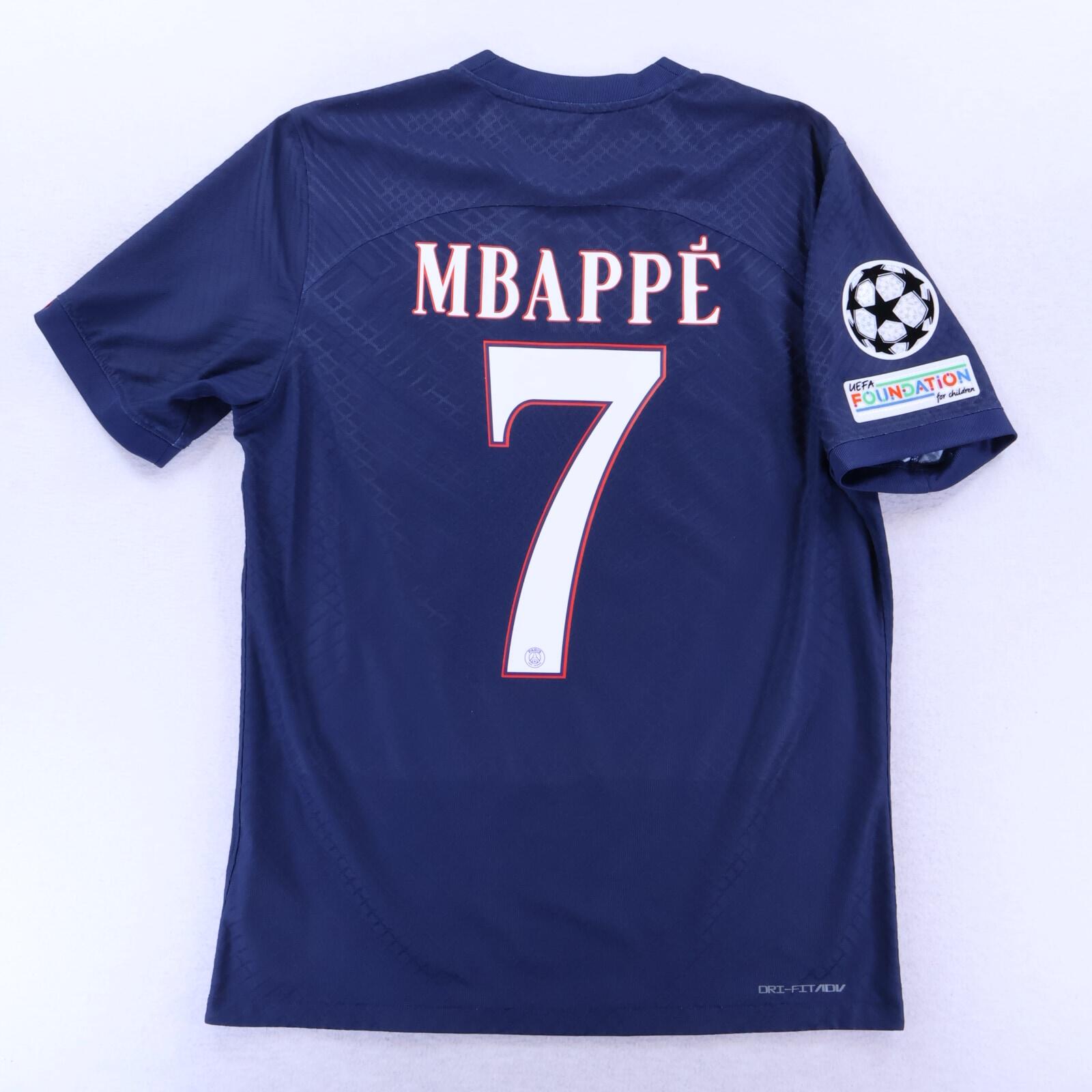 Paris Saint-Germain F.C Mbappé #7 2022/23 Home Shirt - M