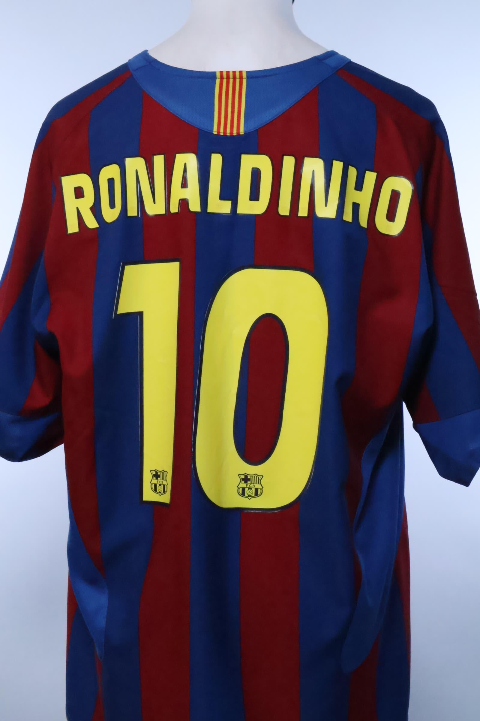 Barcelona 2005/06 Ronaldinho #10 Home Shirt - XLAuthentic Original Football Shirt