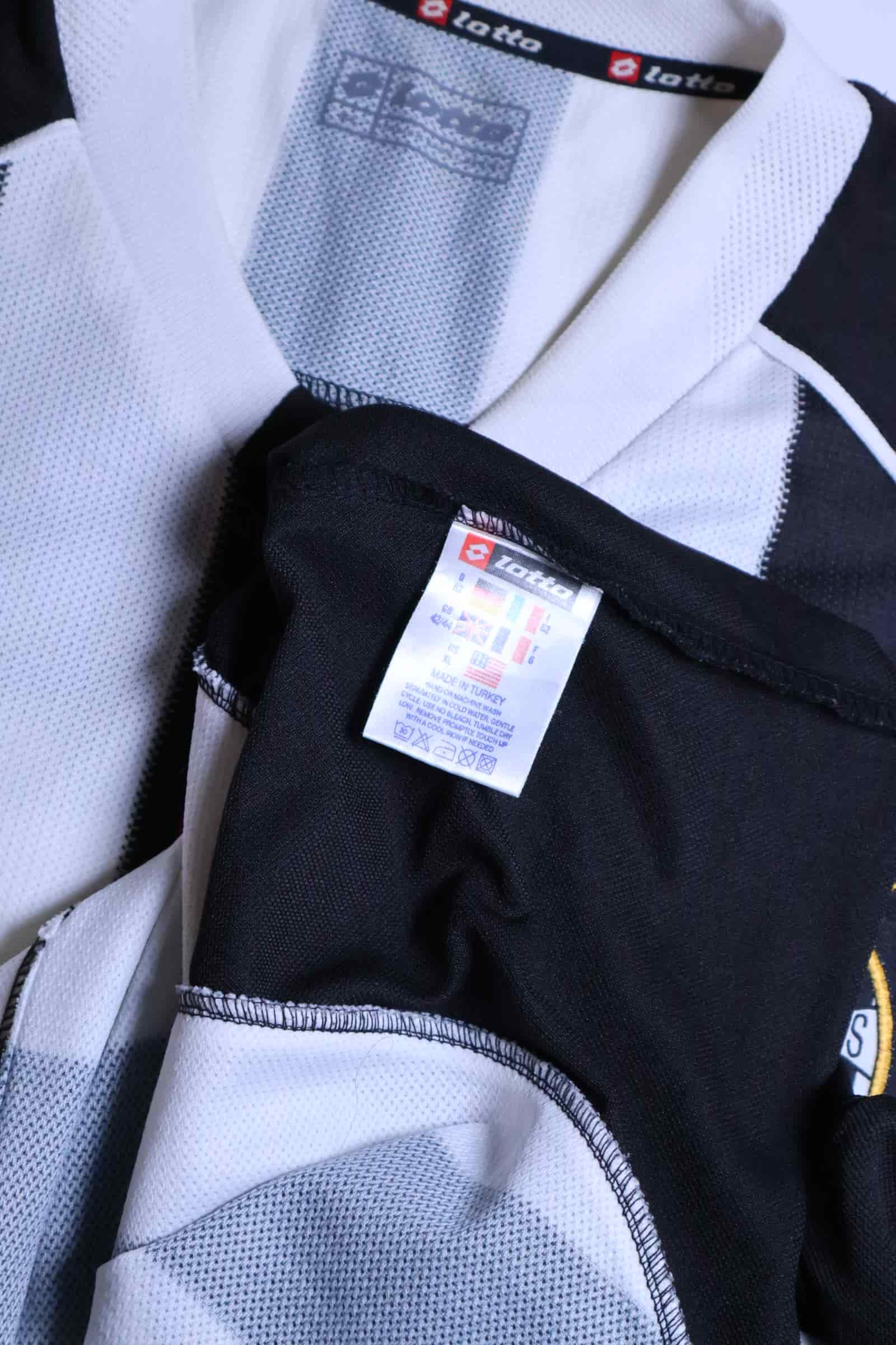 Juventus 2002/03 Home Shirt - XL