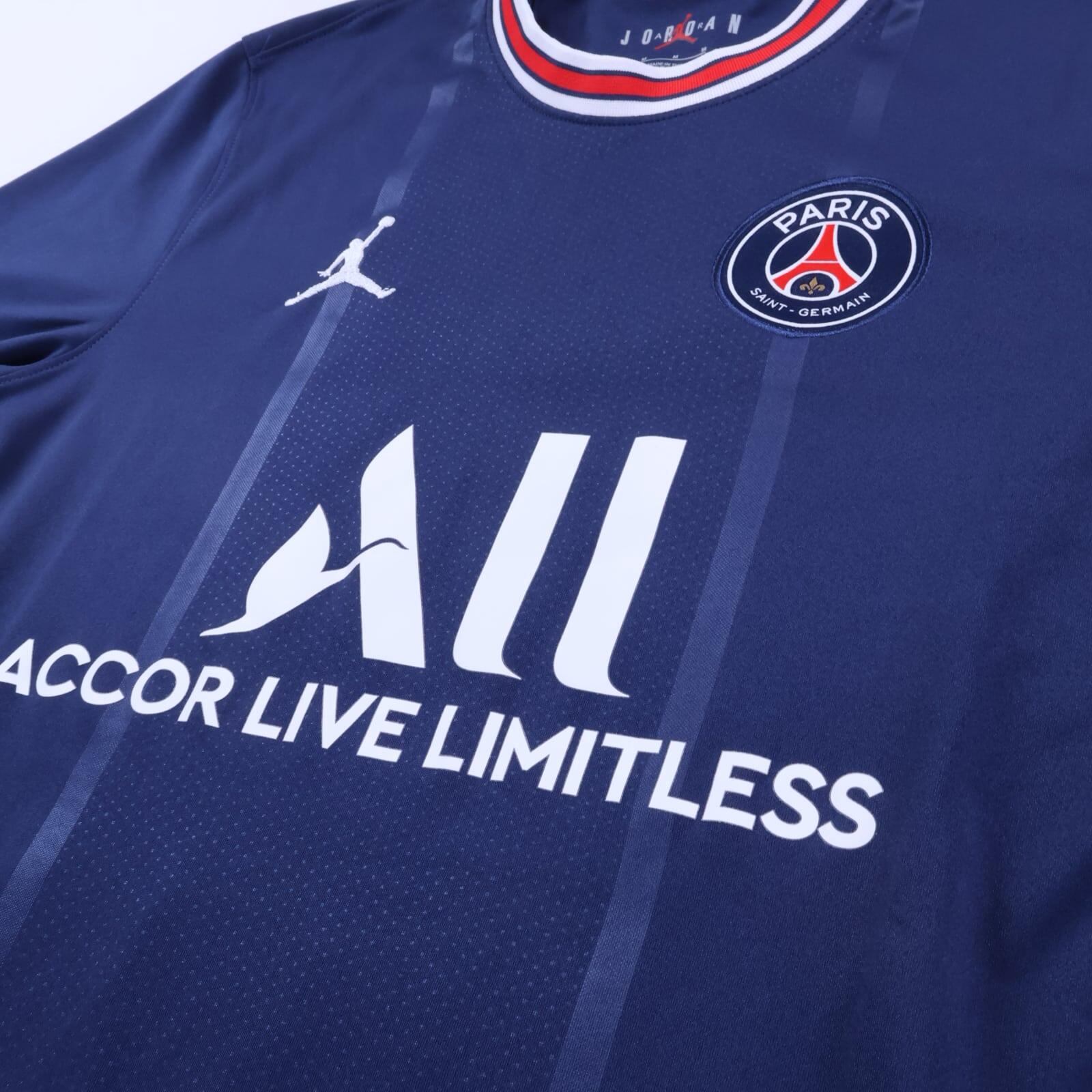 Paris Saint-Germain F.C Mbappé #7 2021/22 Home Shirt - M