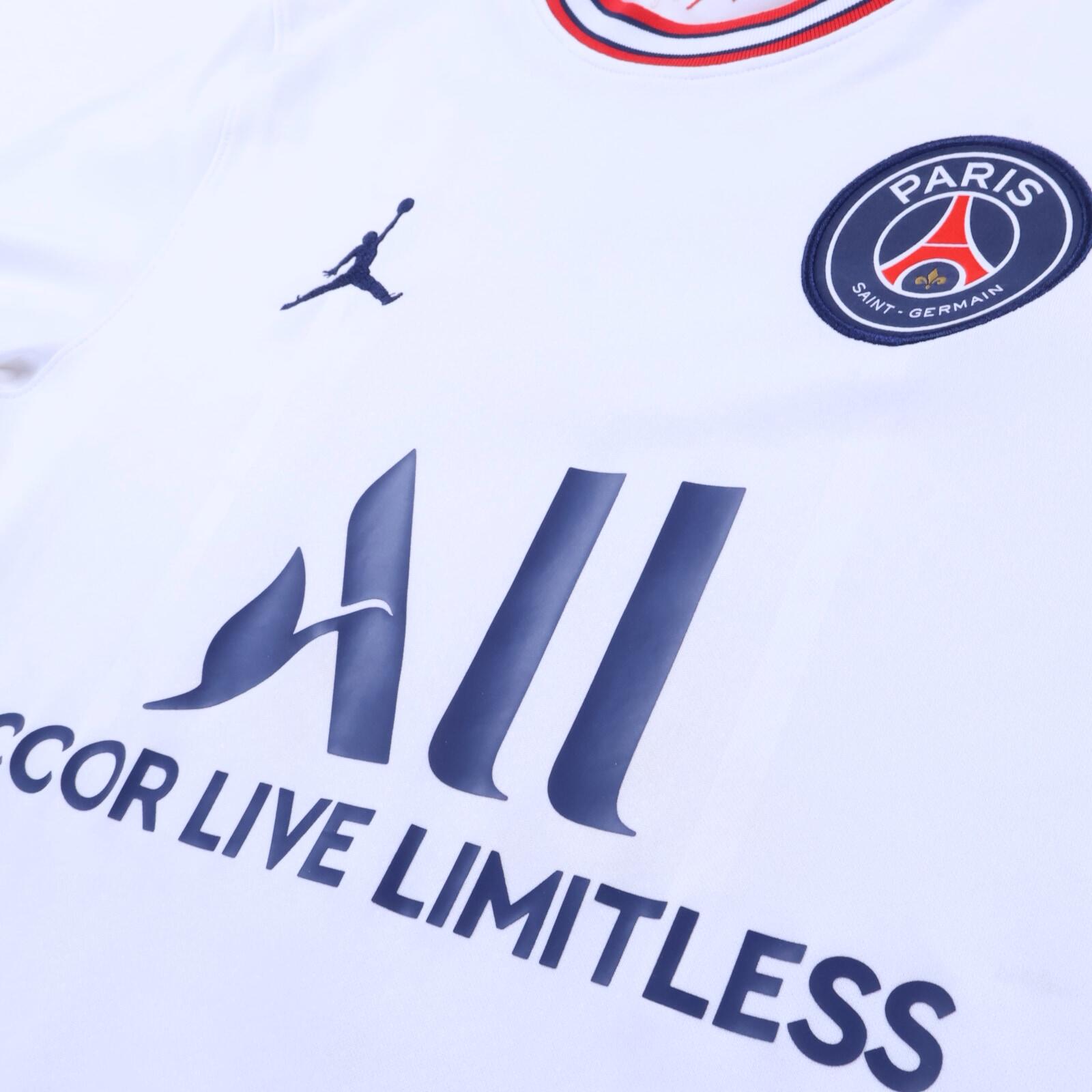 Paris Saint-Germain F.C Mbappé #7 2021/22 Fourth Shirt - S