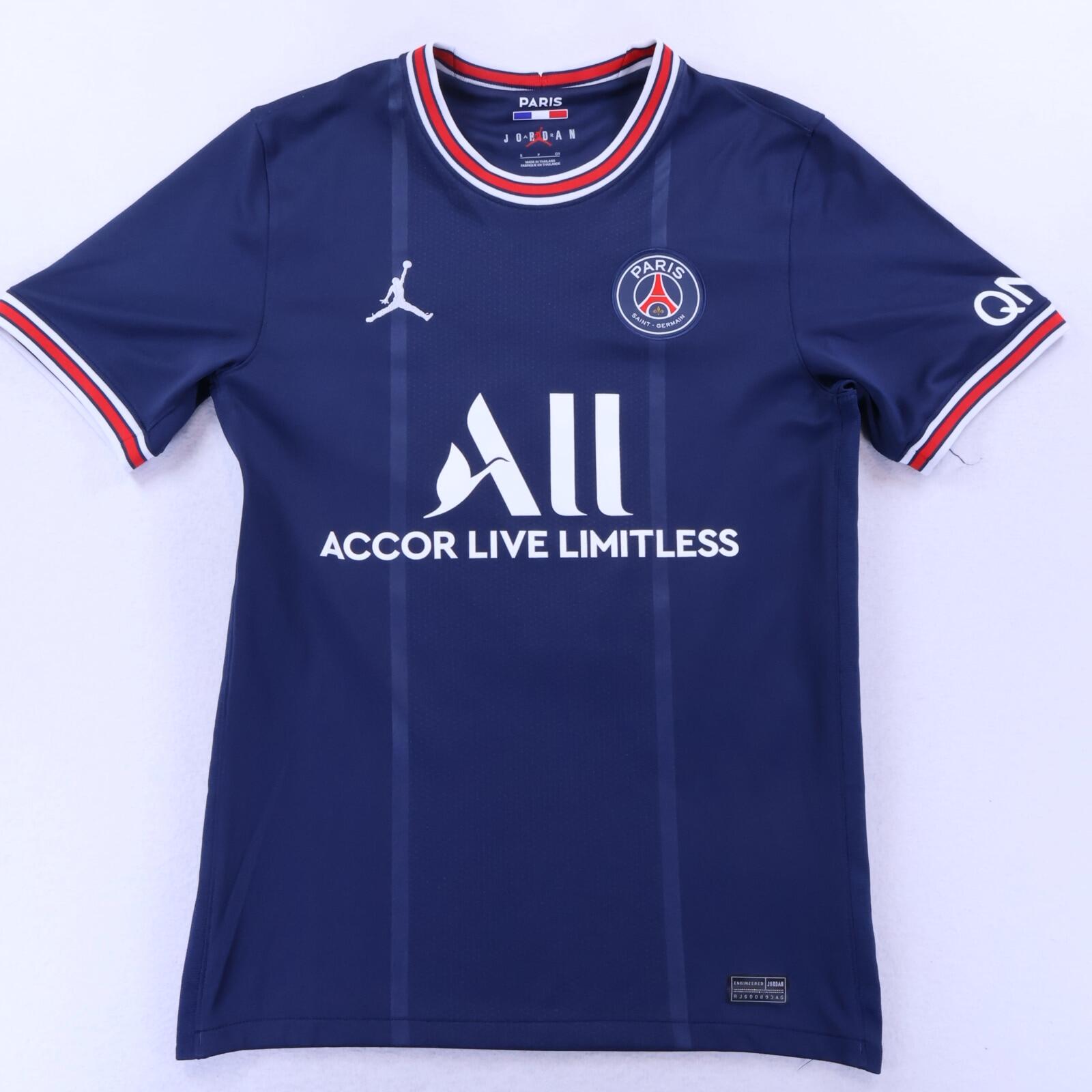 Paris Saint-Germain F.C Mbappé #7 2021/22 Home Shirt - S