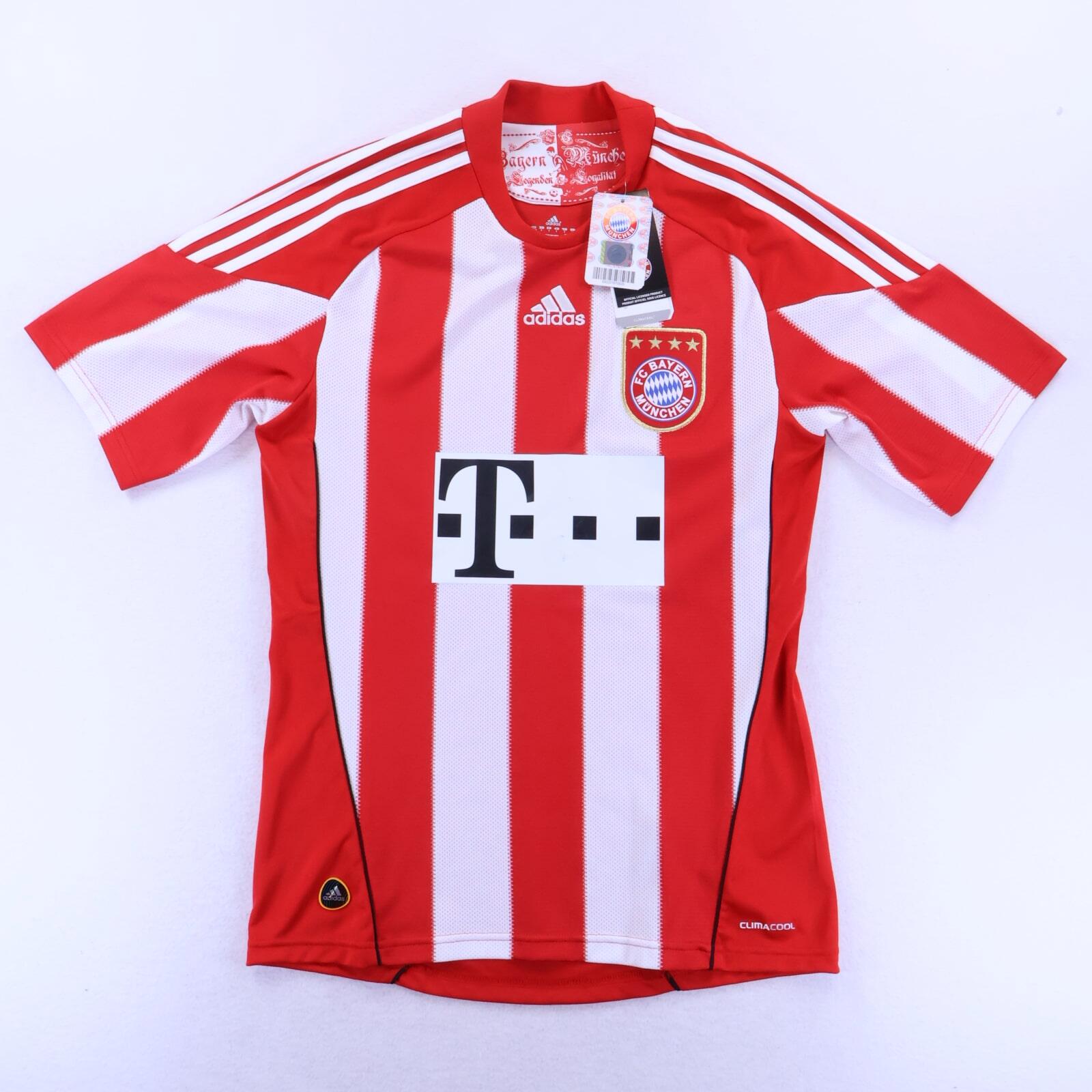 *NWT* Bayern Munich 2010/11 Home Shirt - S