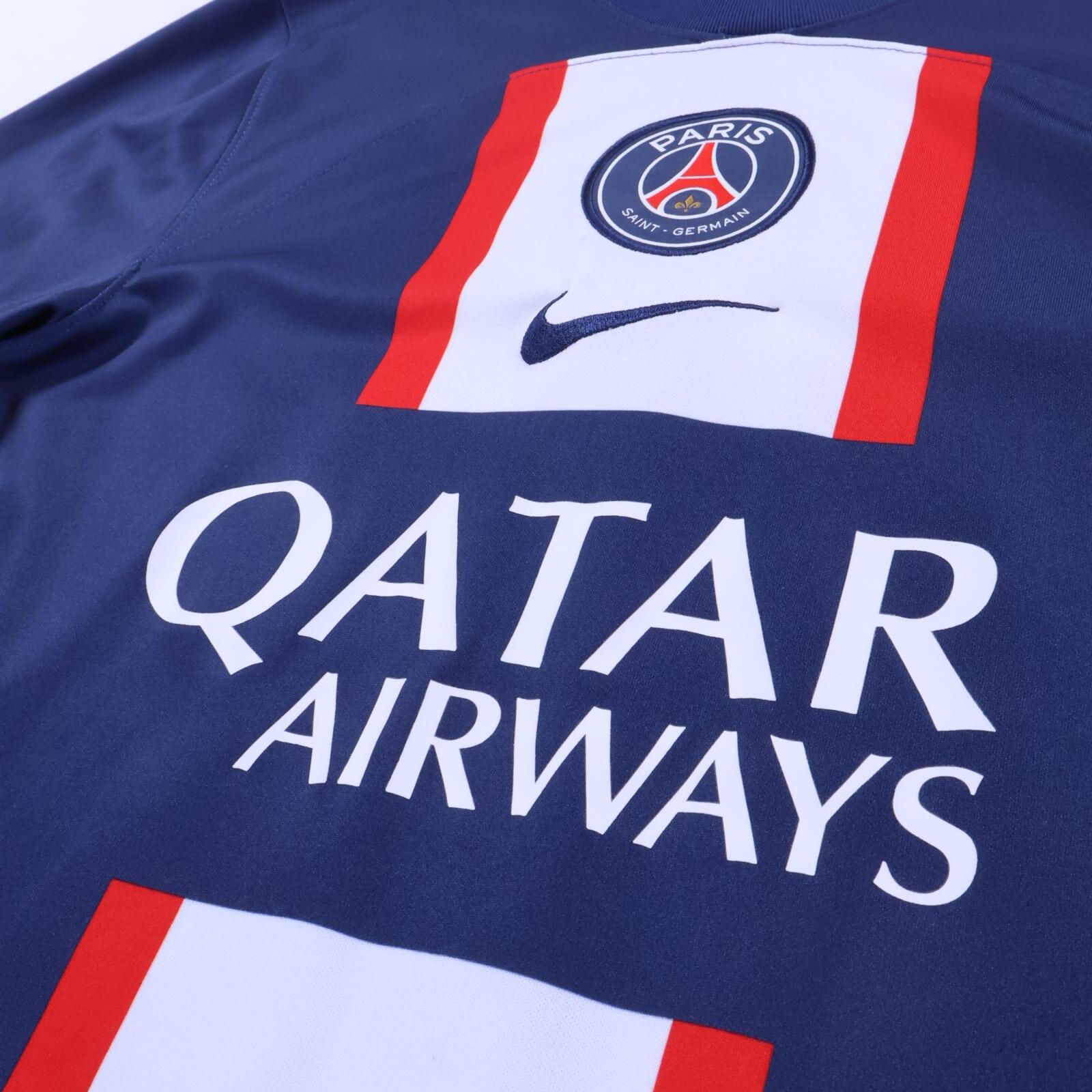 Paris Saint-Germain F.C Mbappé #7 2022/23 Home Shirt - S