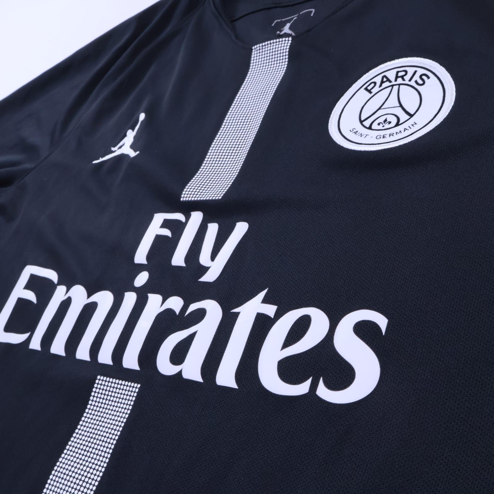 Paris Saint-Germain F.C Mbappé #7 2018/19 Third Shirt - M