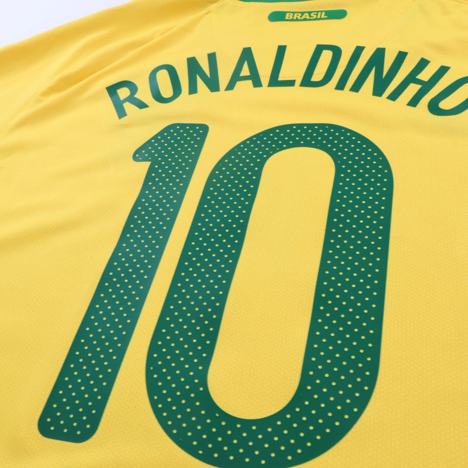 Brazil Ronaldinho #10 2010/11 Home Shirt - L