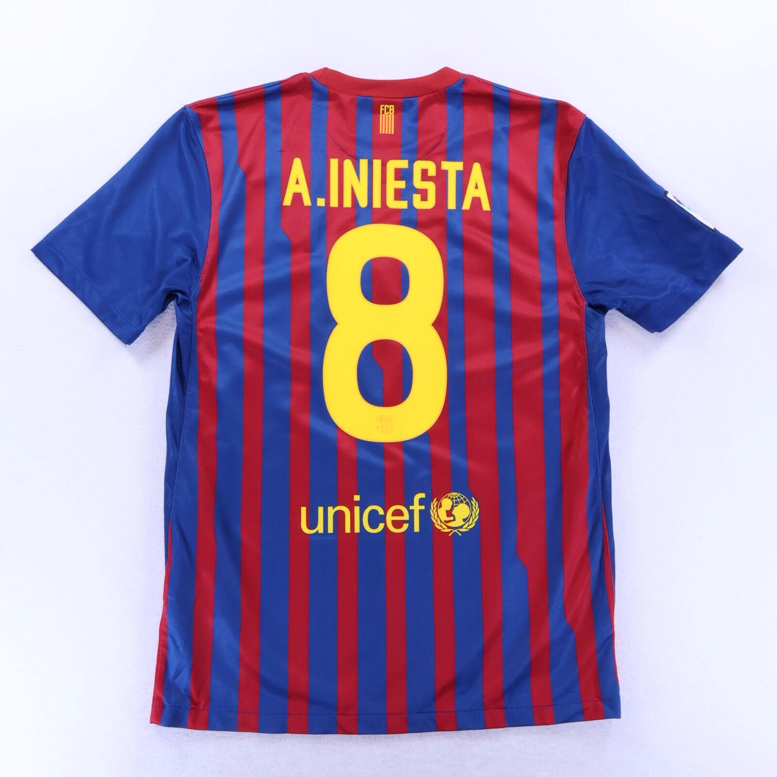 Barcelona A. Iniesta #8 2011/12 Home Shirt - M
