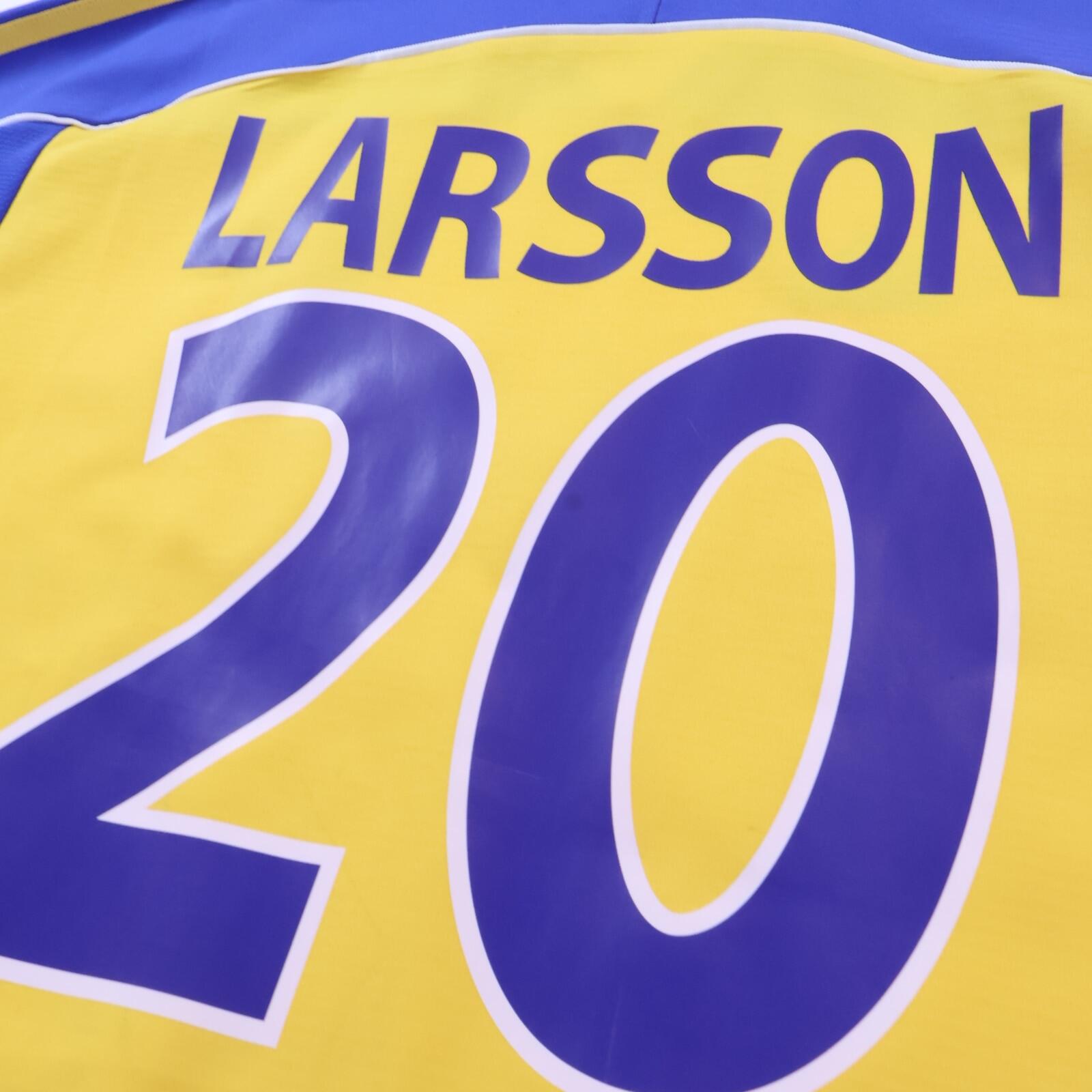 Sweden Larsson #20 2000/02 Home Shirt - L