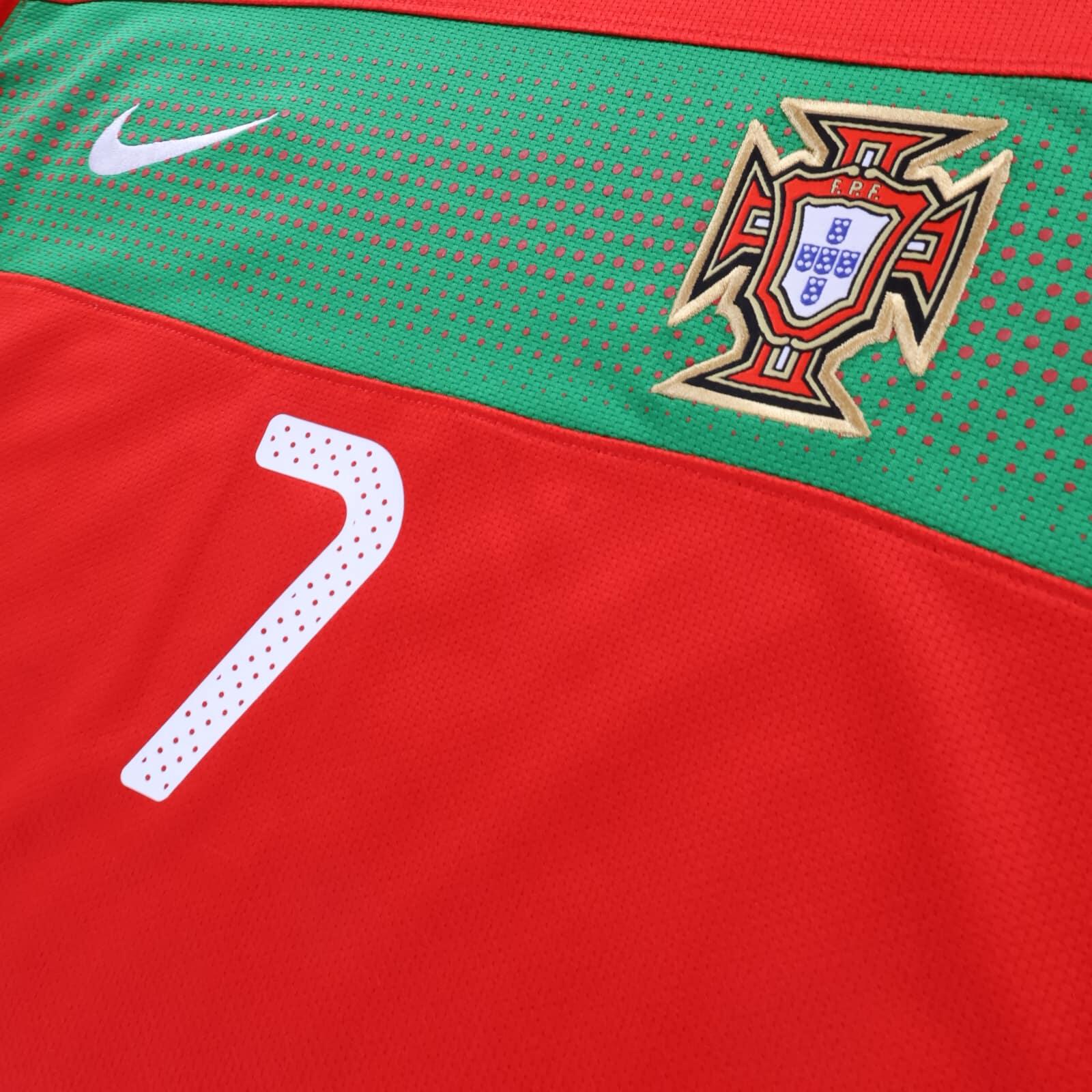 *MINT* Portugal Ronaldo #7 2010/11 Home Shirt - XL