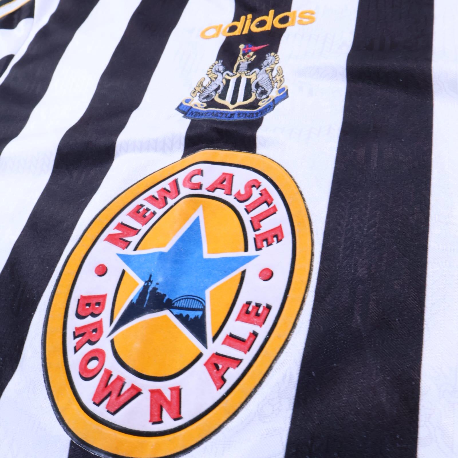 Newcastle United Asprilla #11 1997/99 Home Shirt - M