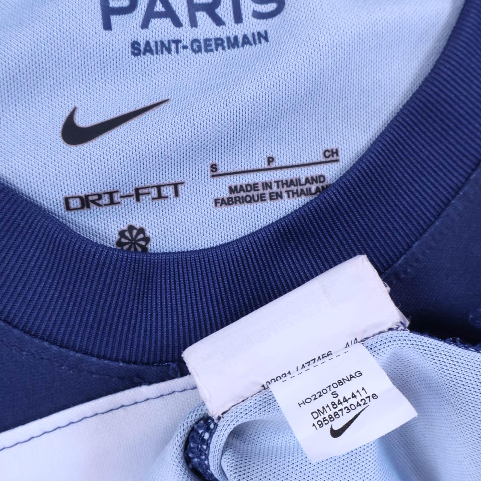 Paris Saint-Germain F.C Mbappé #7 2022/23 Home Shirt - S