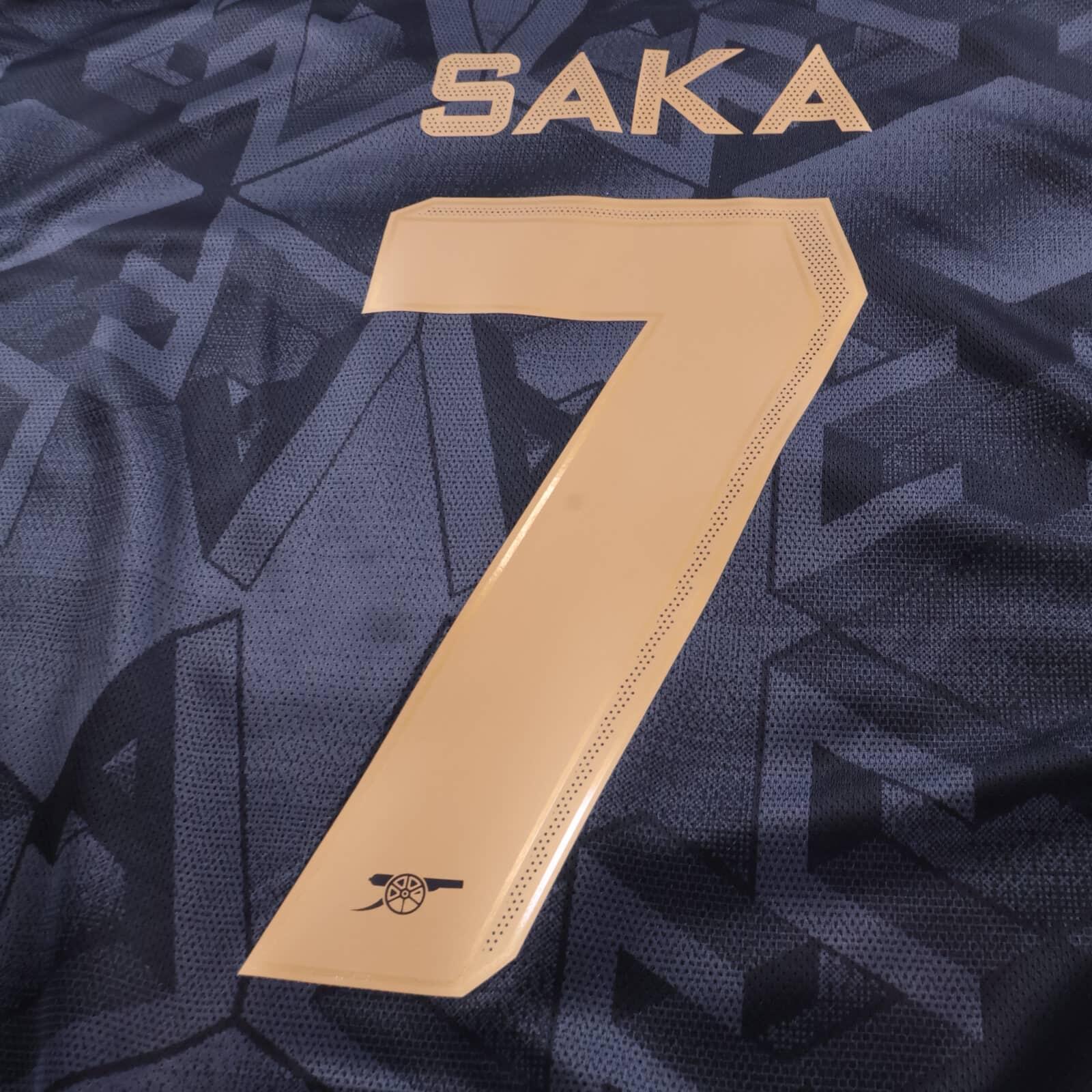Arsenal Saka #7 2022/23 Away Shirt - M
