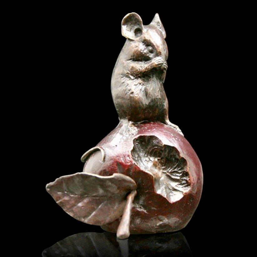 Mouse on Apple (955) in bronze by Michael Simpson