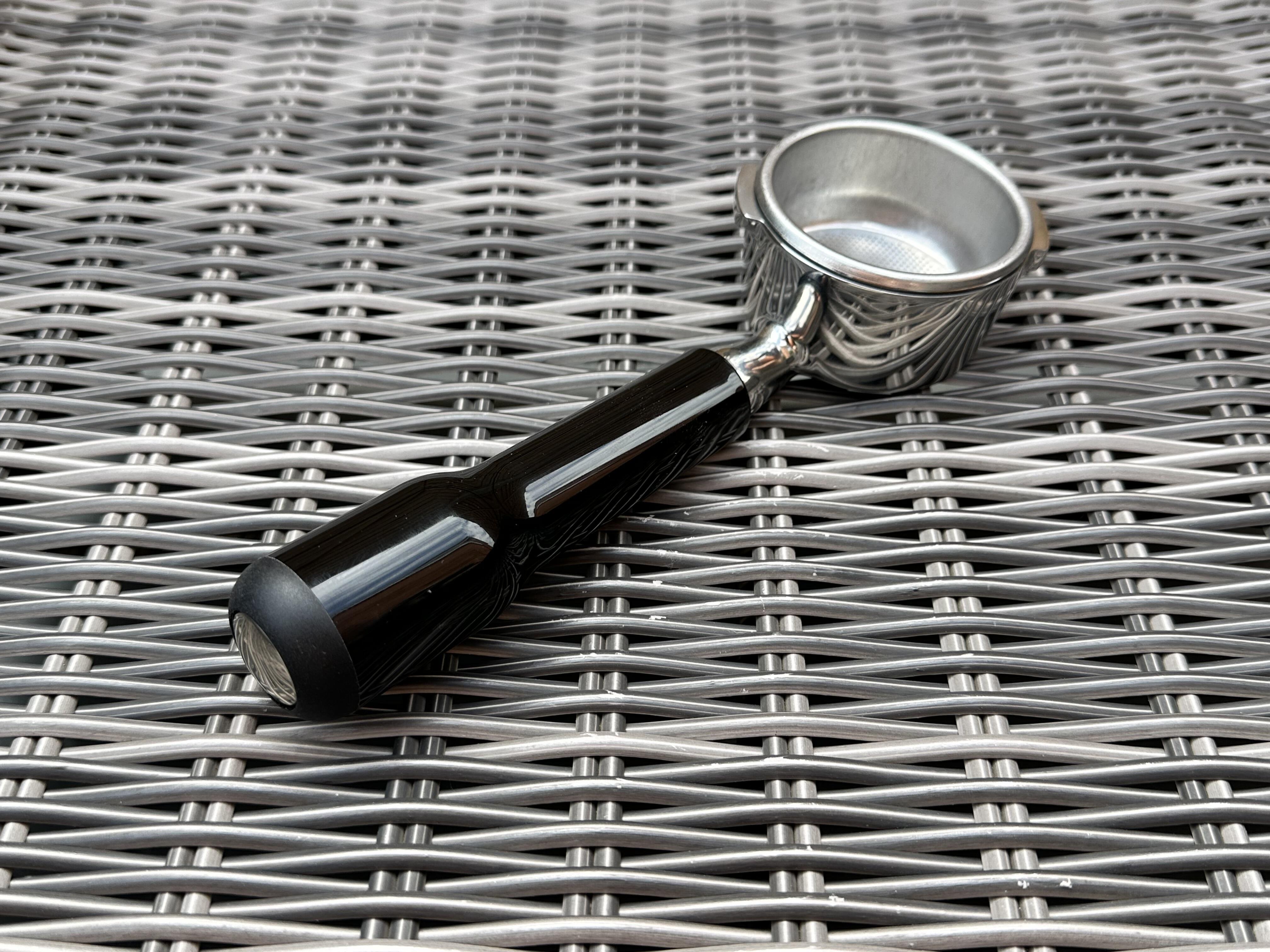 Gloss black handle 1