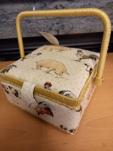 HobbyGift Sewing Box: Farm animals