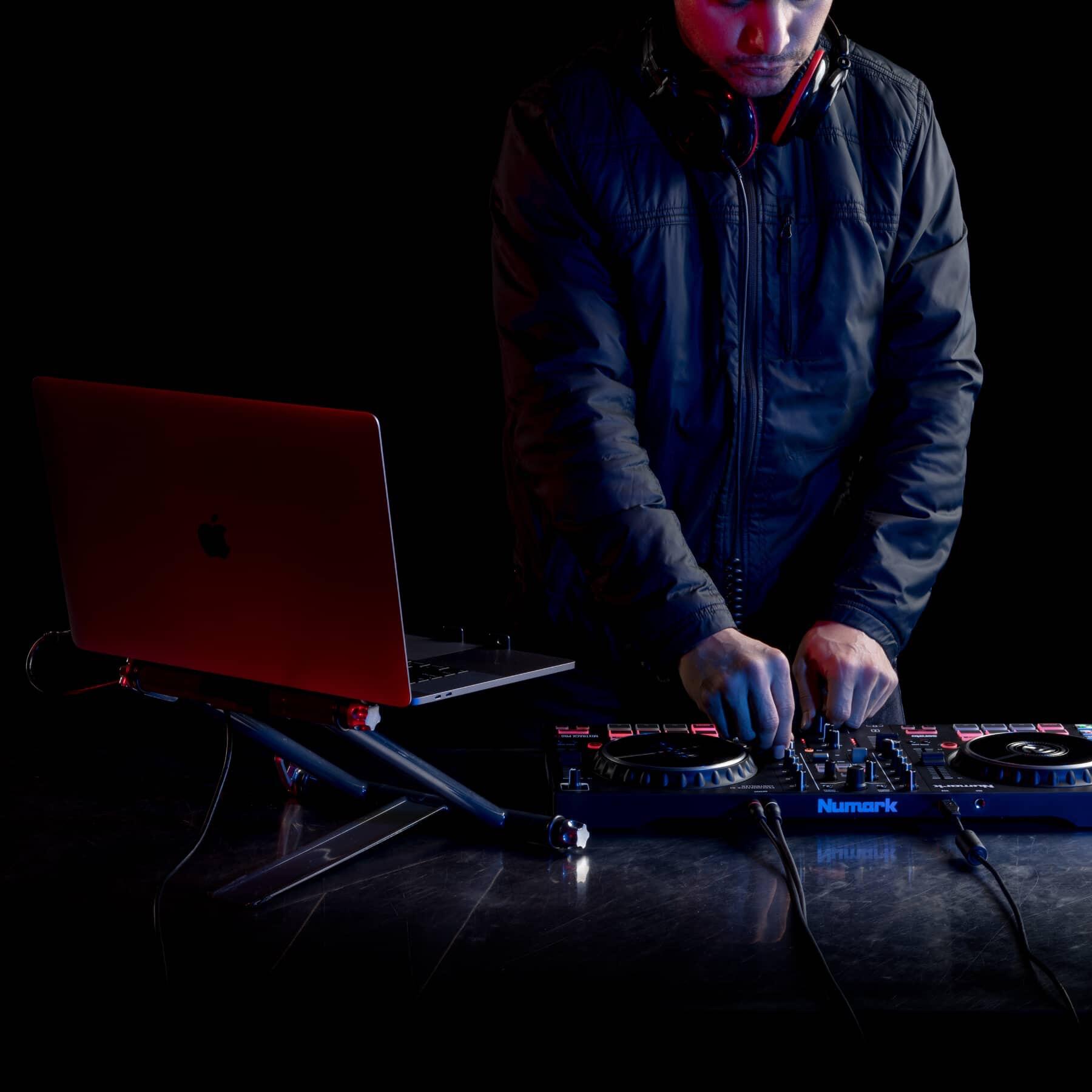 Numark Mixtrack Pro FX lifestyle image 1