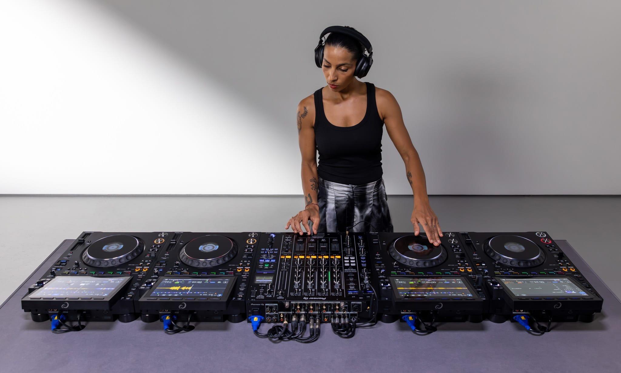 AlphaTheta CDJ-3000X lifestyle setup 1