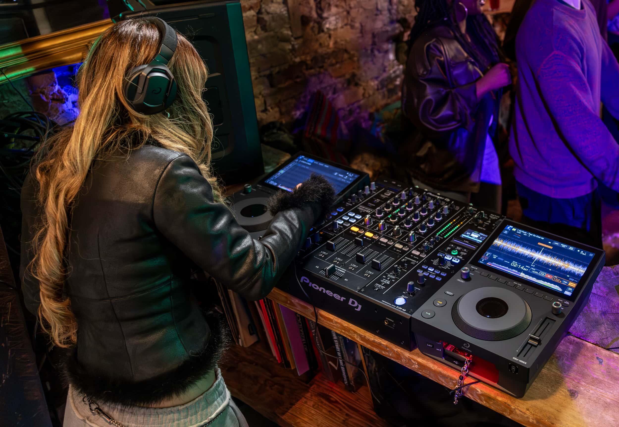 AlphaTheta CDJ-1500X & DJM-A9 lifestyle image