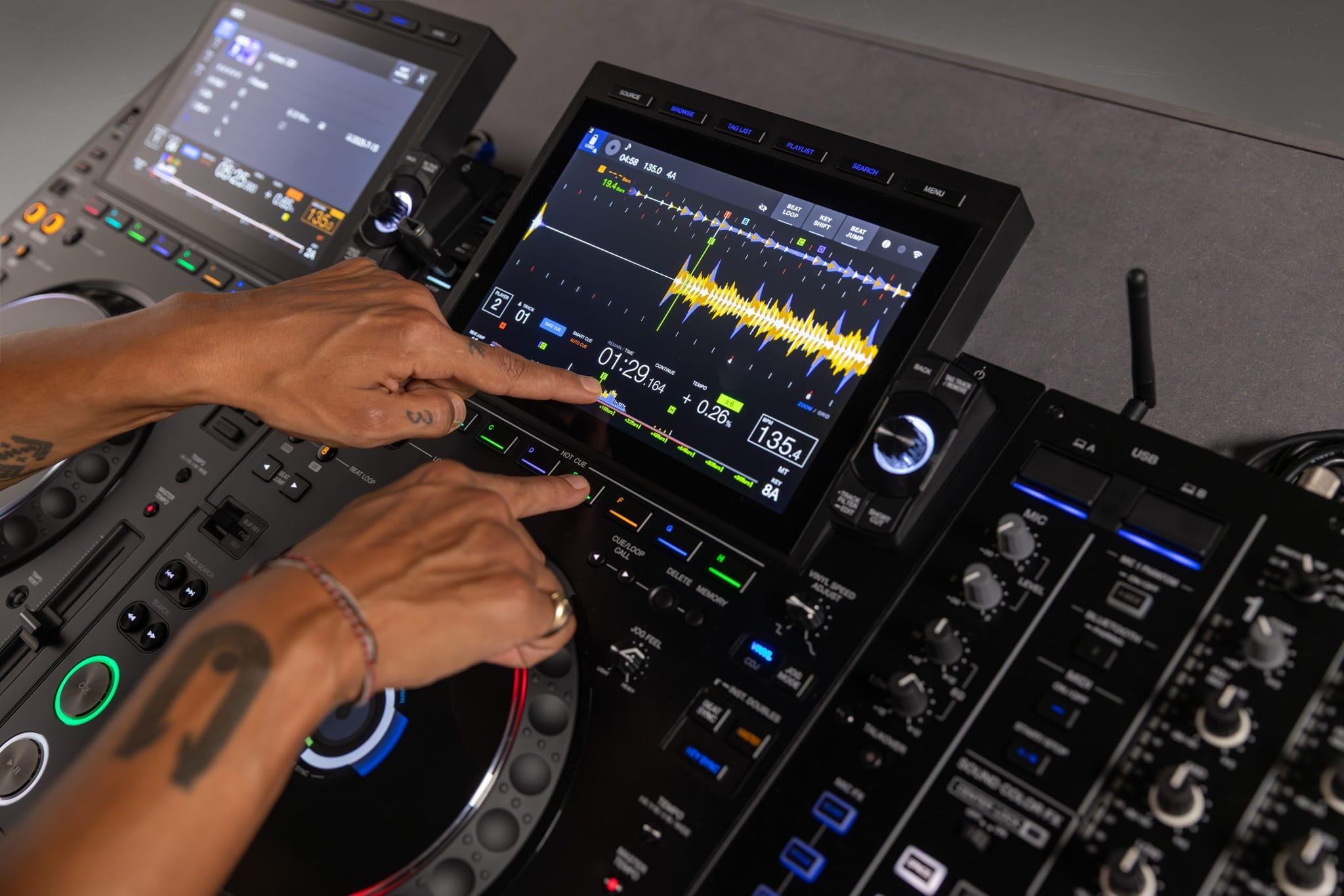 AlphaTheta DJ CDJ-3000X Professional Media Player screen