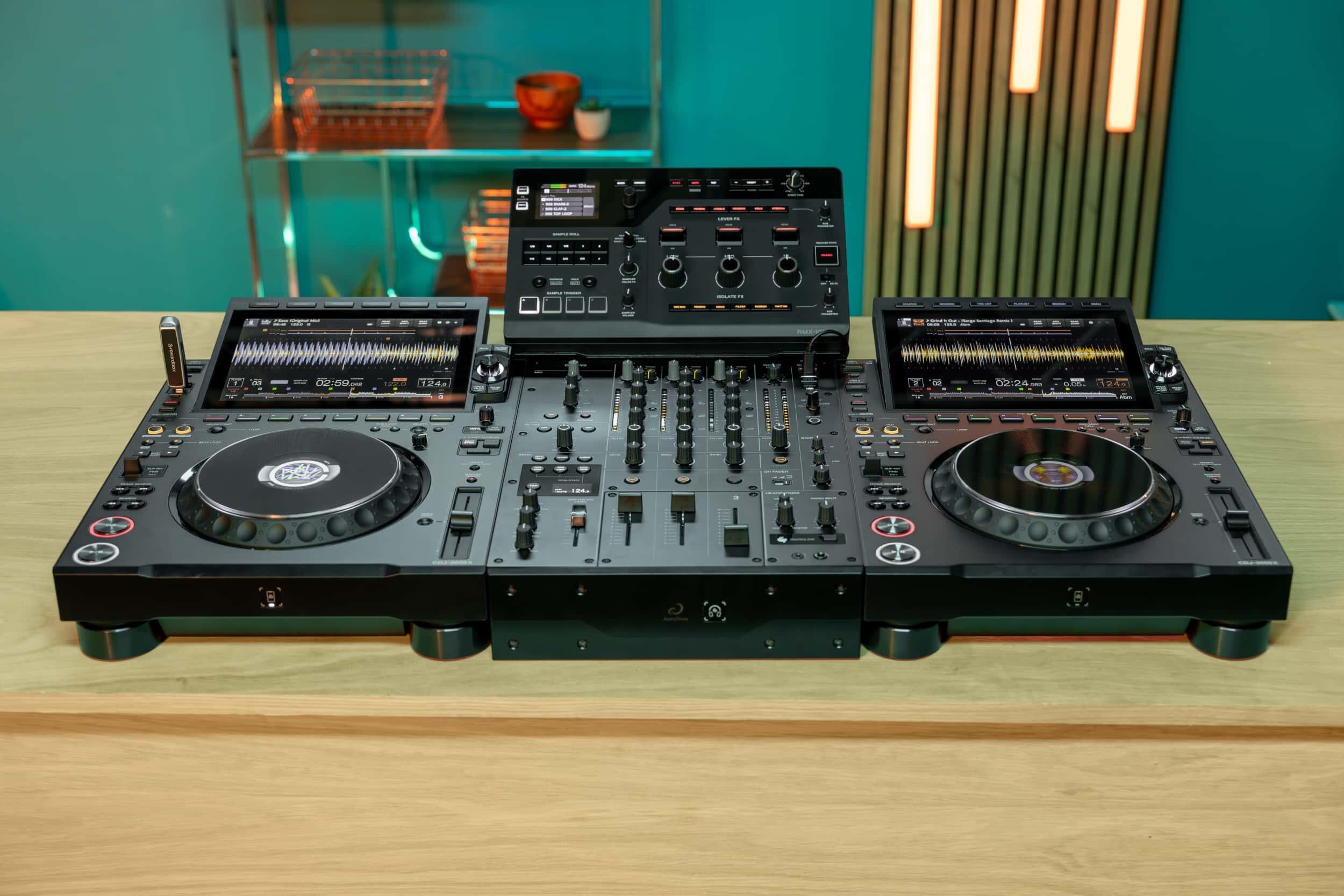 AlphaTheta DJM-V5 lifestyle image 4