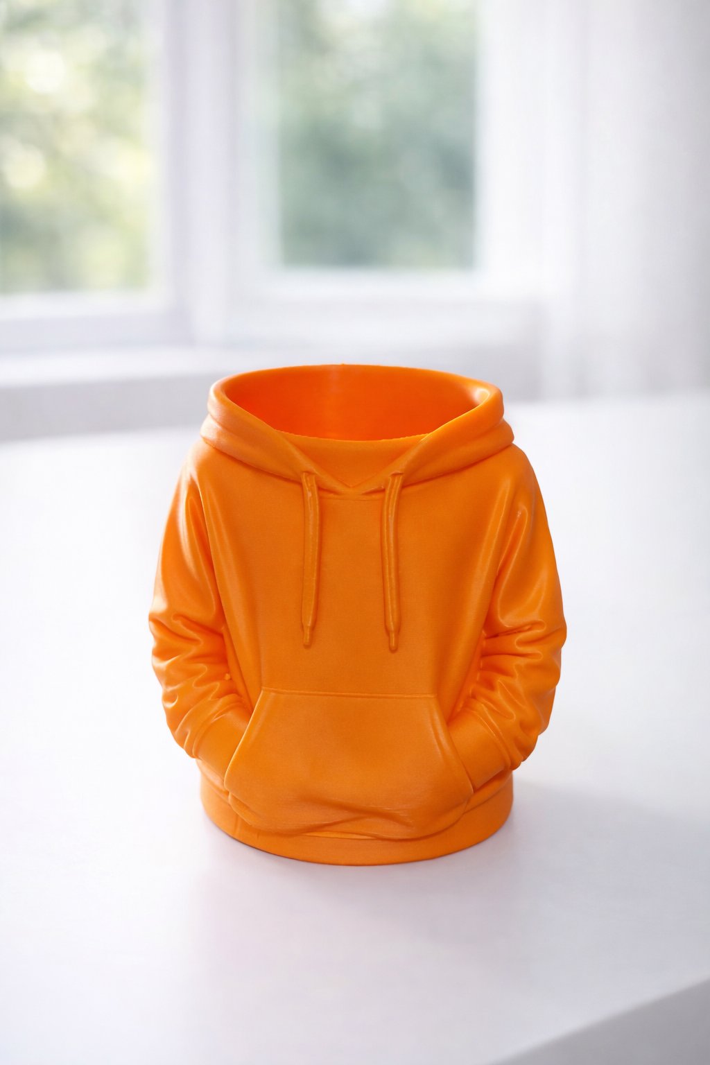 Image of the pen pot in orange close up