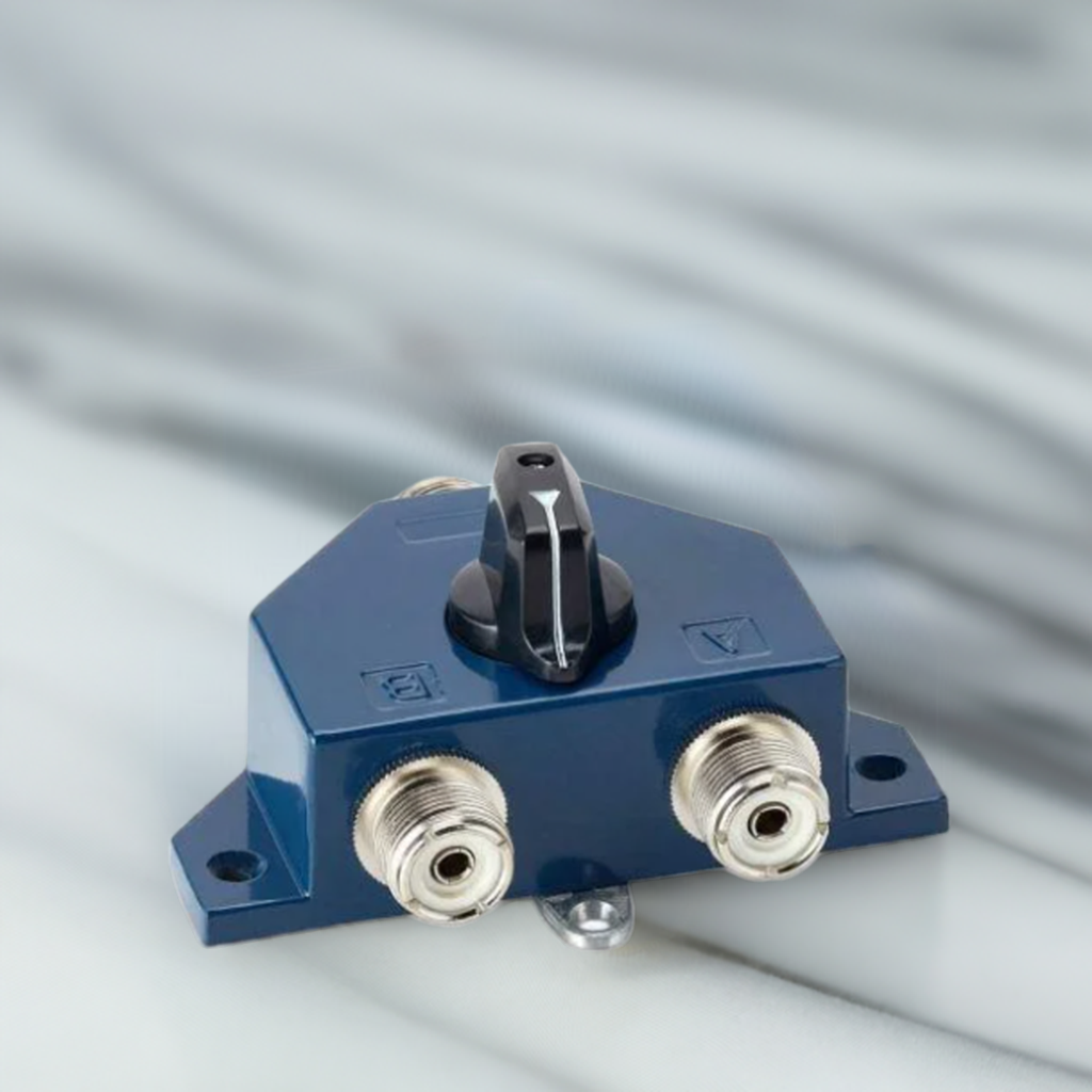 CS201 2-way SO239 coax switch Its low-loss design ensures minimal signal degradation.