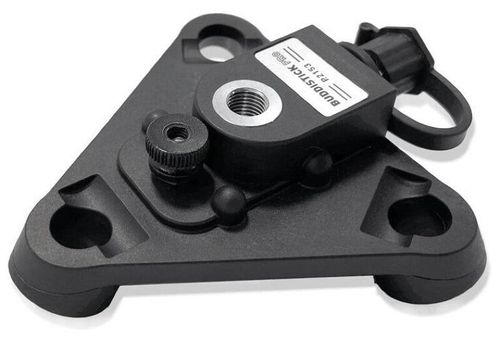 Buddipole Versahub feed point features a BNC connector with attached moisture/dustproof cover 1