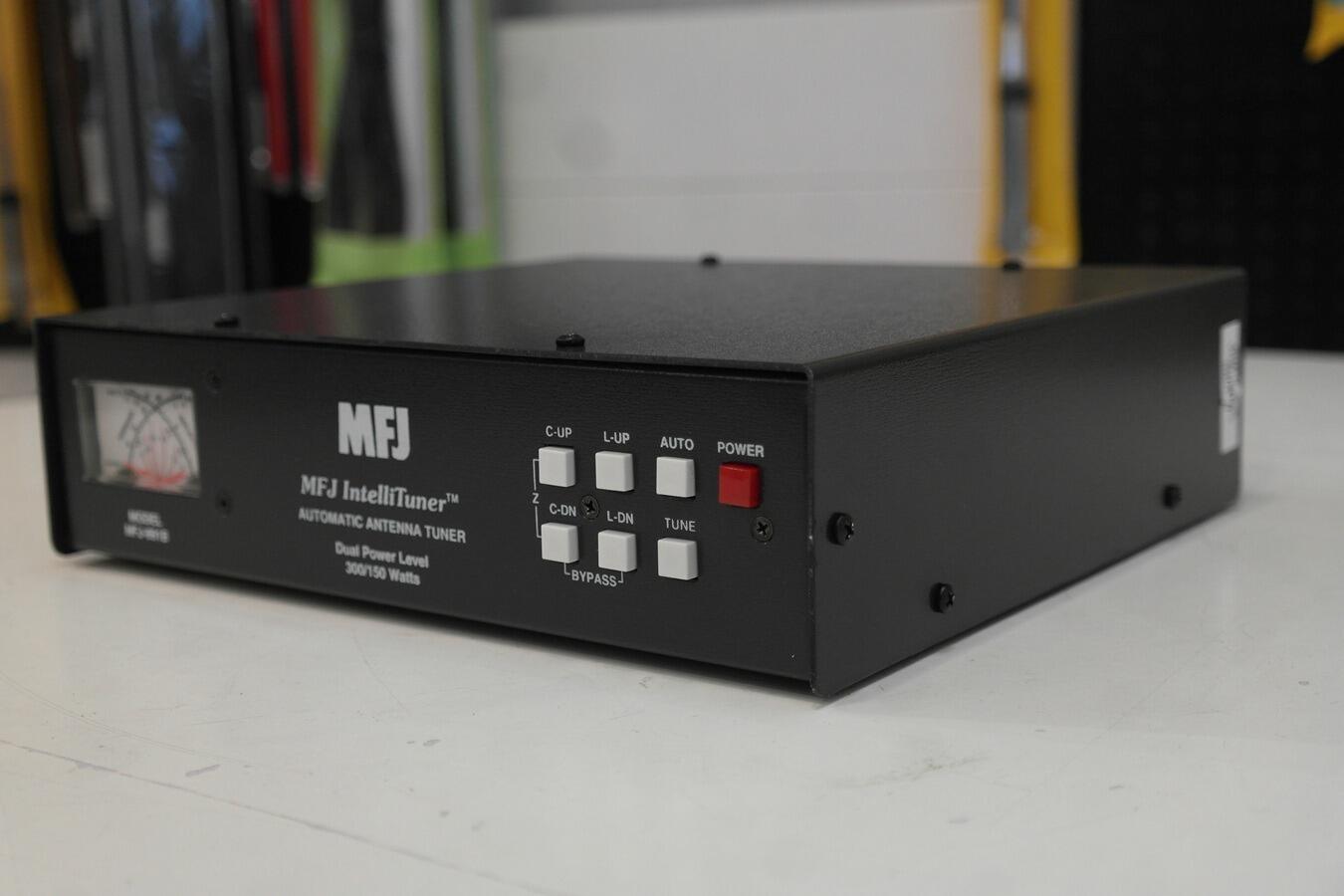 MFJ-991B dual power IntelliTuner controls and display