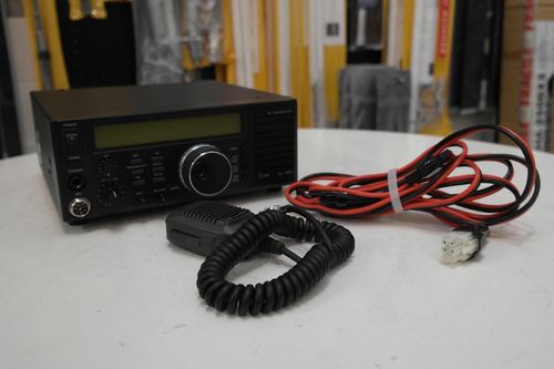 Icom IC-707 amateur HF transceiver front panel view