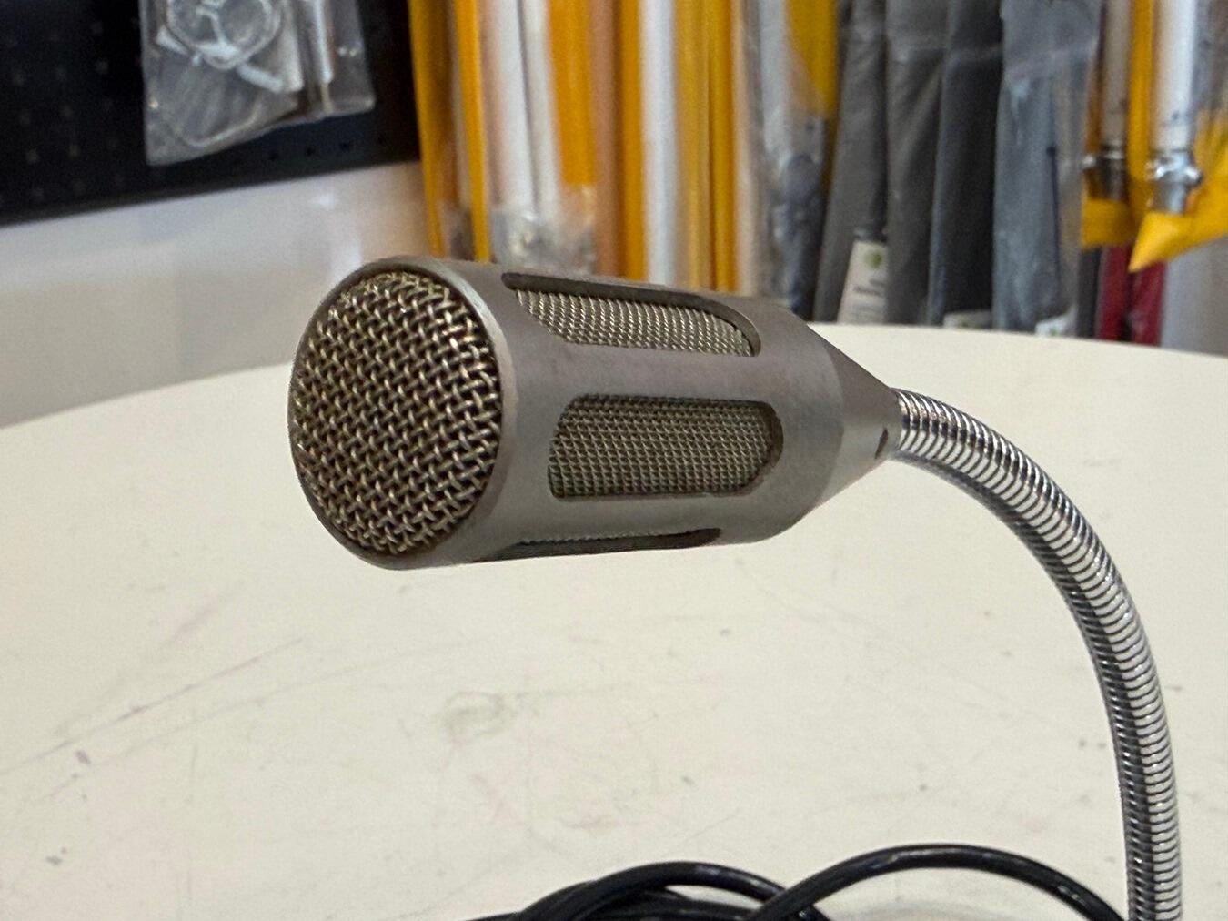 icom sm‑8 front view