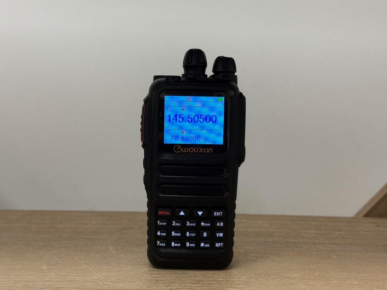 Wouxun KG-UV8G dual display screen colour handheld radio