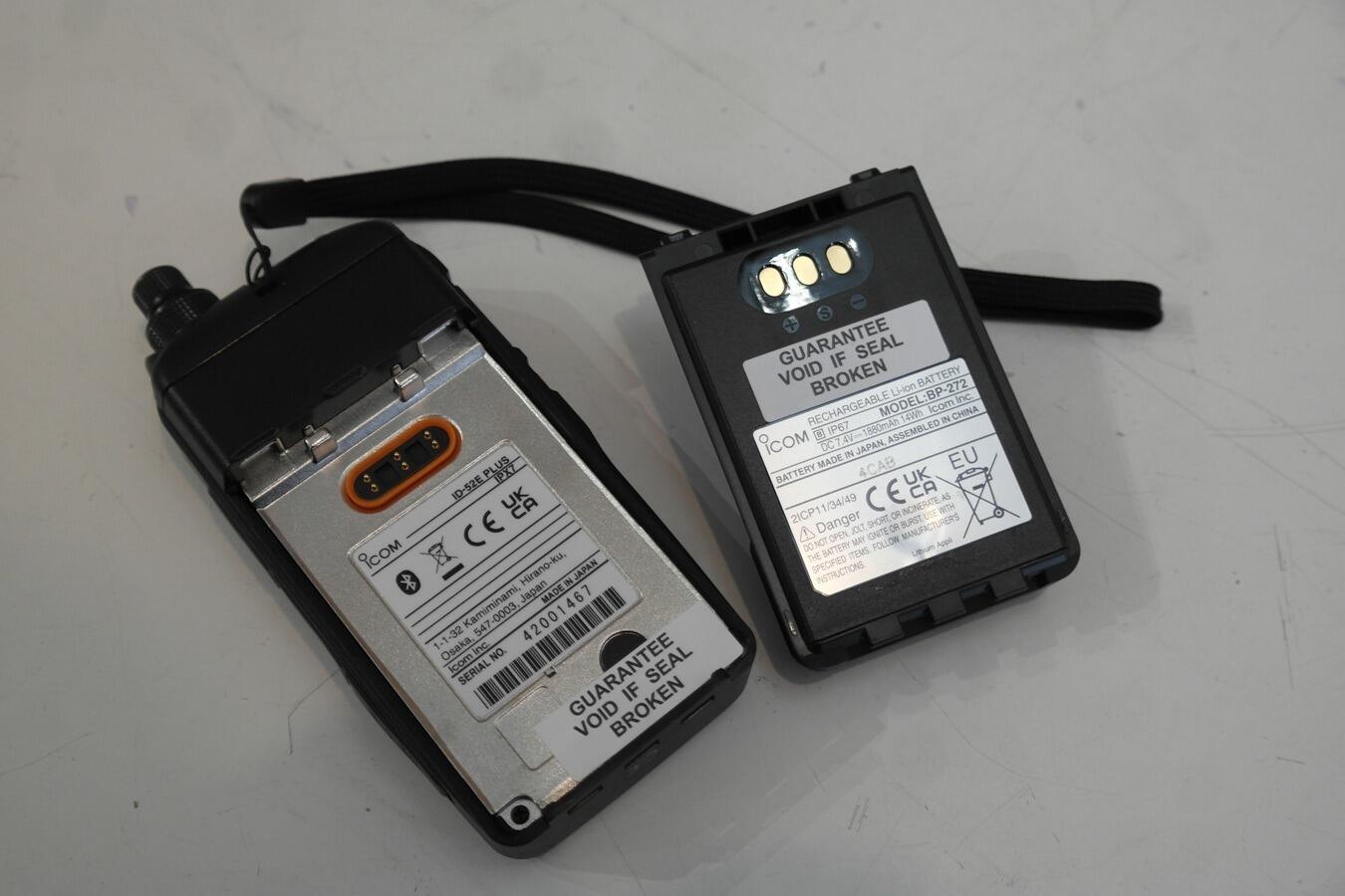 Icom ID-52E Plus colour display screen and interface