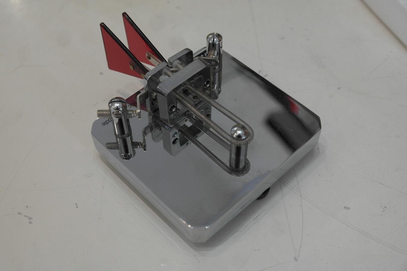 MFJ-564 Deluxe iambic paddle dual lever mechanism