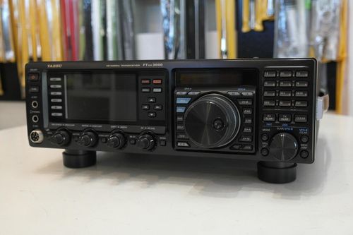 Yaesu FTDX3000D HF 50MHz transceiver front panel view