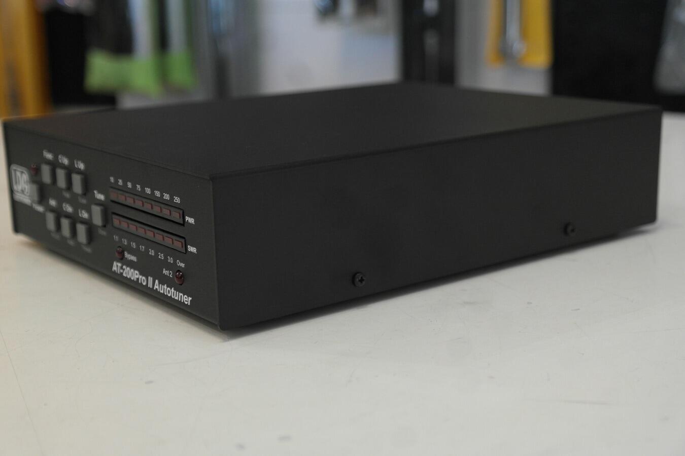 LDG AT-200ProII dual antenna output connection detail