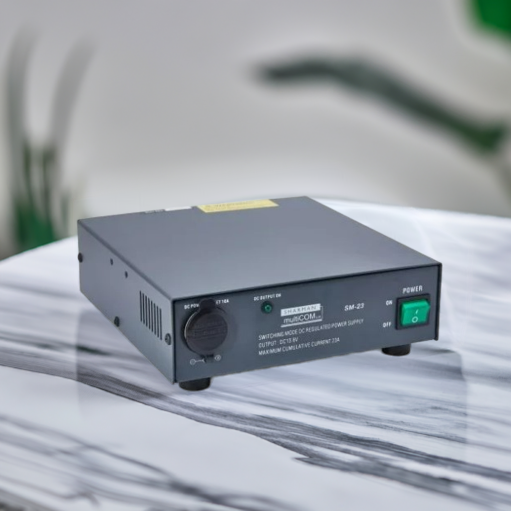 Lightweight 23 amp DC power supply for electronic devices