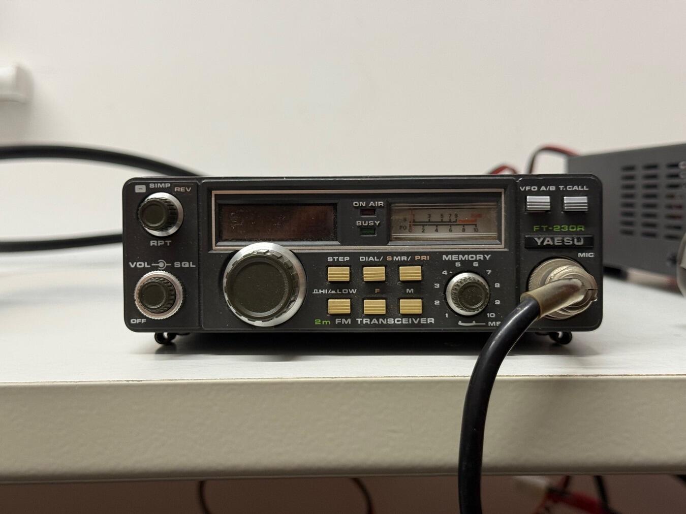 Yaesu FT‑230R 2M FM transceiver – output present